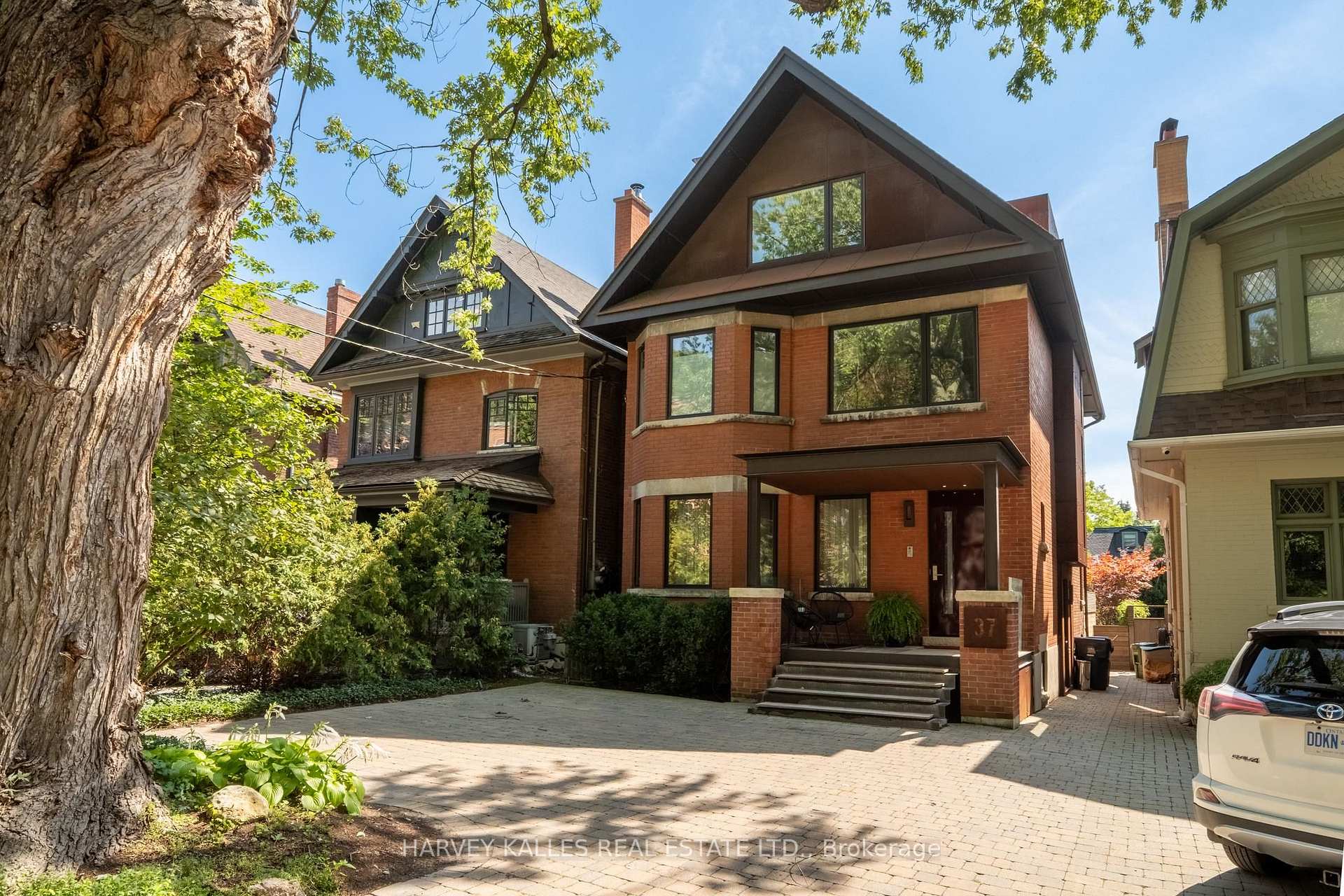 37 Woodlawn Avenue E, Toronto, ON M4T 1B9