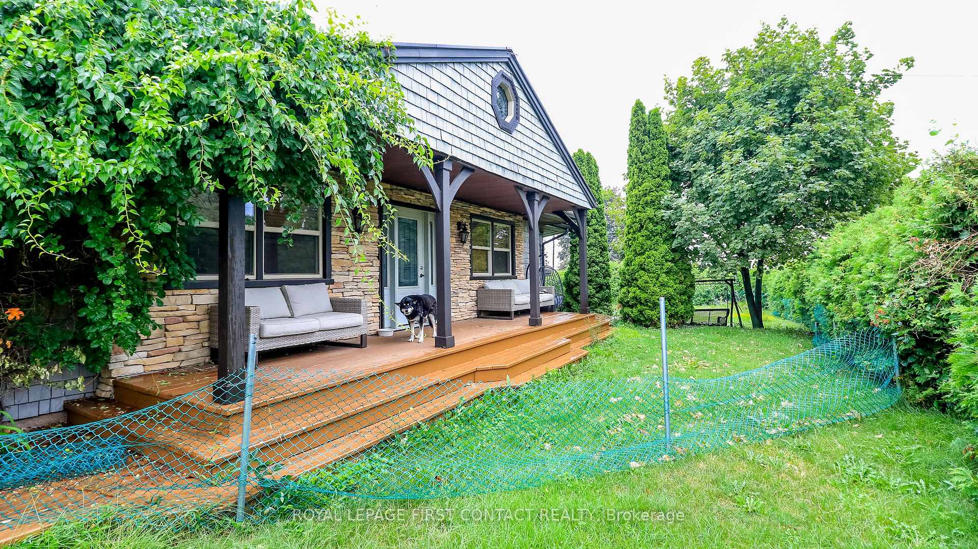 523 Lake Drive E, Georgina, ON L0E 1S0