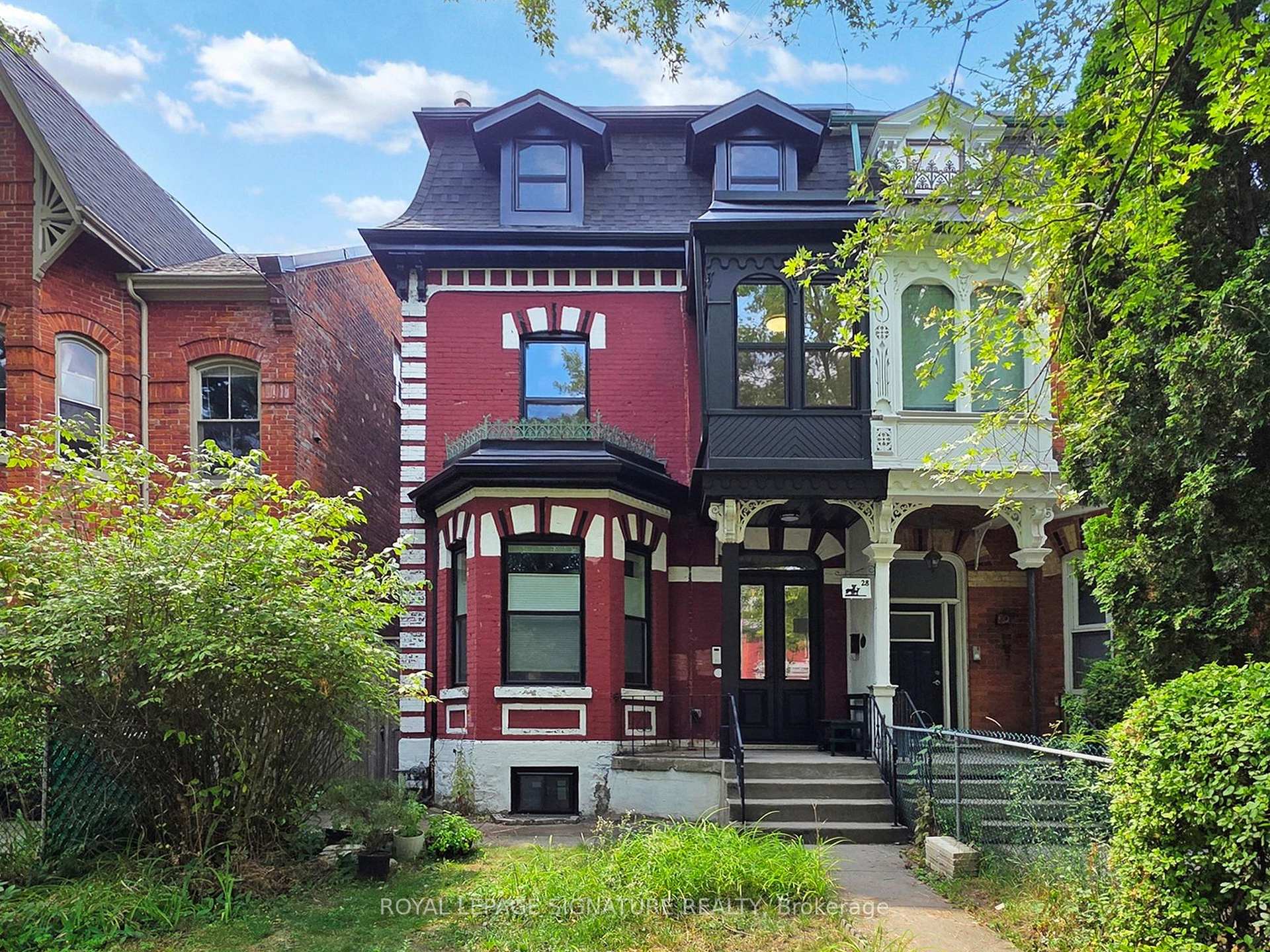 28 Beaconsfield Avenue 2, Toronto, ON M6J 3H9