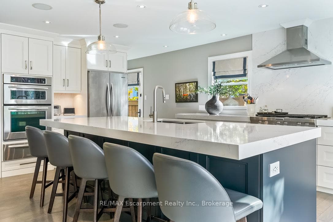278 Carolyn Drive, Oakville, ON L6K 3M6