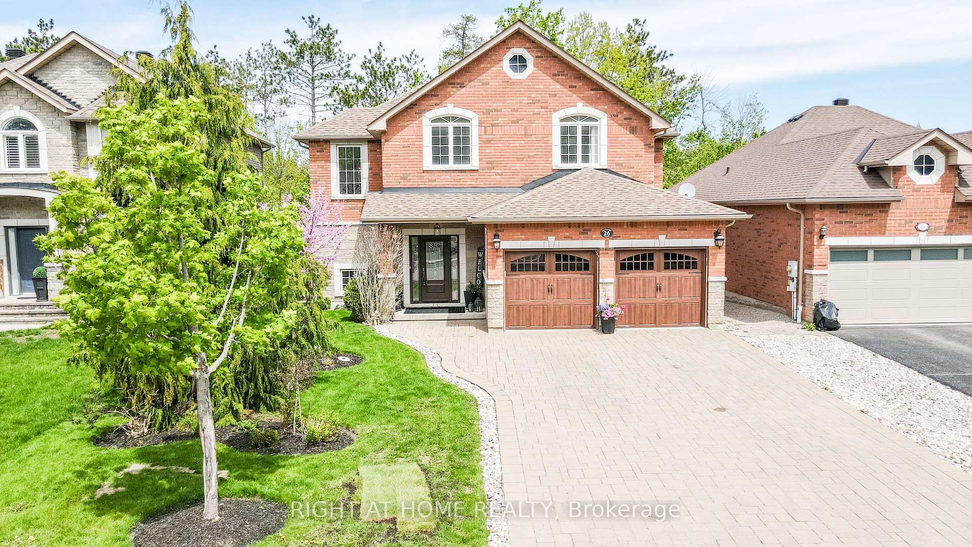 26 Stapleton Place, Barrie, ON L4N 5Z3