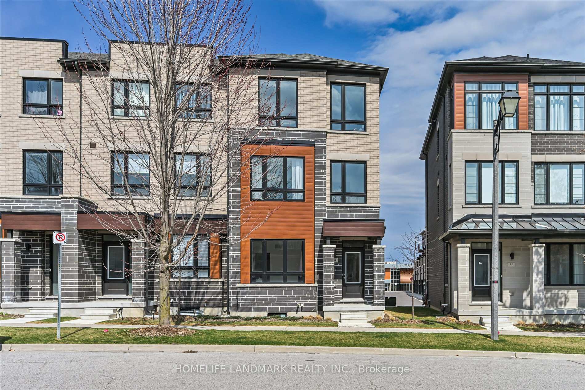 34 Carole Bell Way, Markham, ON L6E 0W2