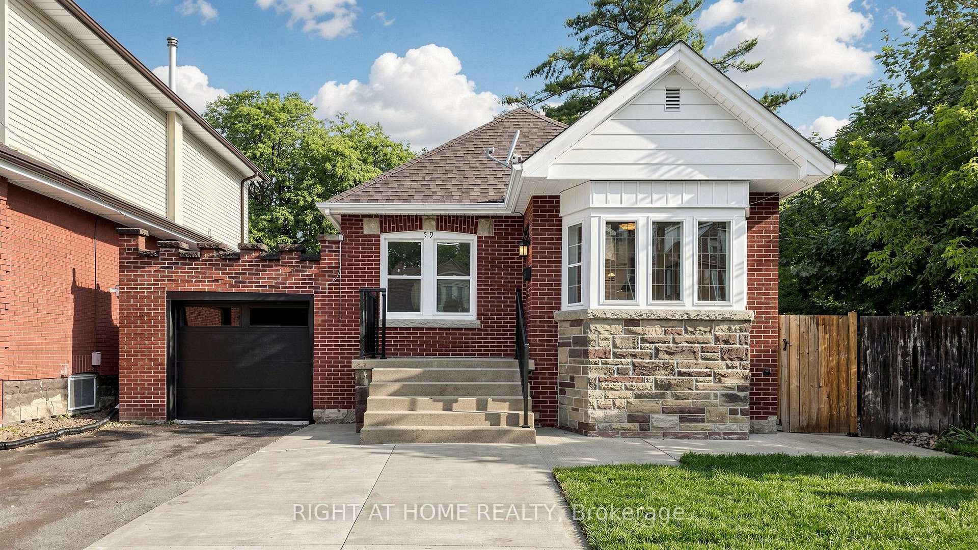 59 Longwood Road N, Hamilton, ON L8S 3V2