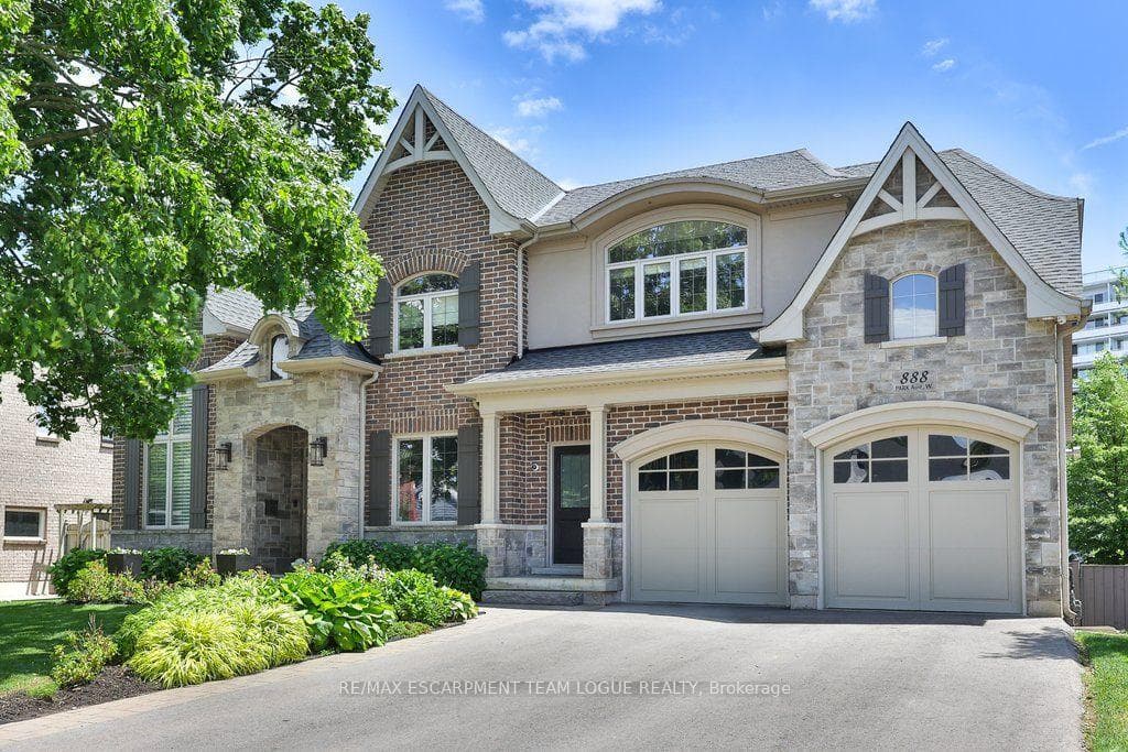 888 Park Avenue W, Burlington, ON L7T 1N6