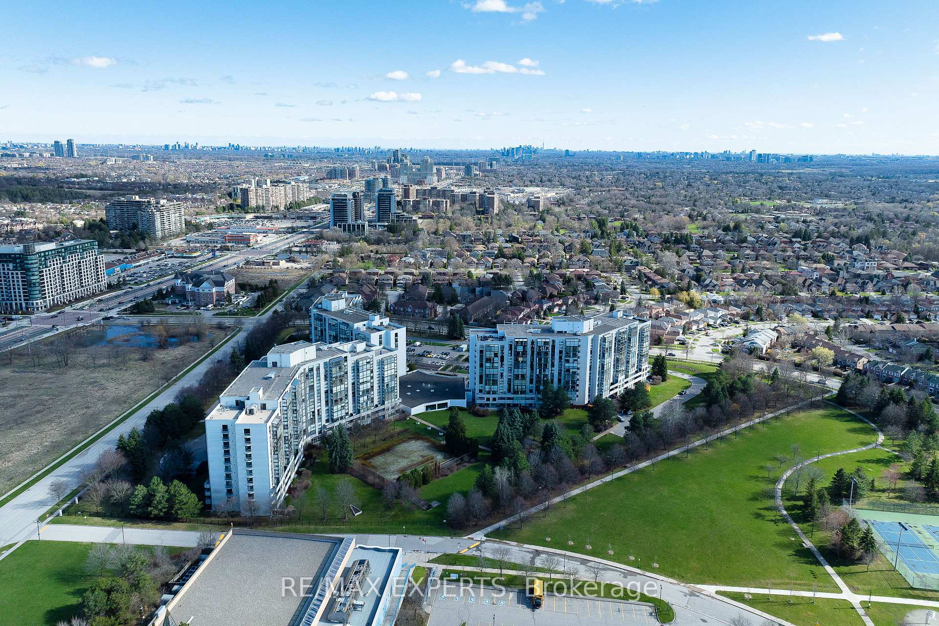 30 Harding Boulevard W Ph01, Richmond Hill, ON L4C 9M3