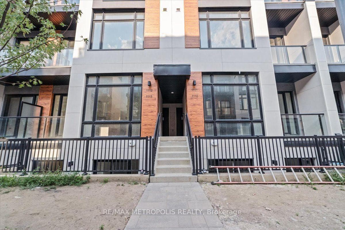 12 DAVID EYER Road 1113, Richmond Hill, ON L4S 0N4