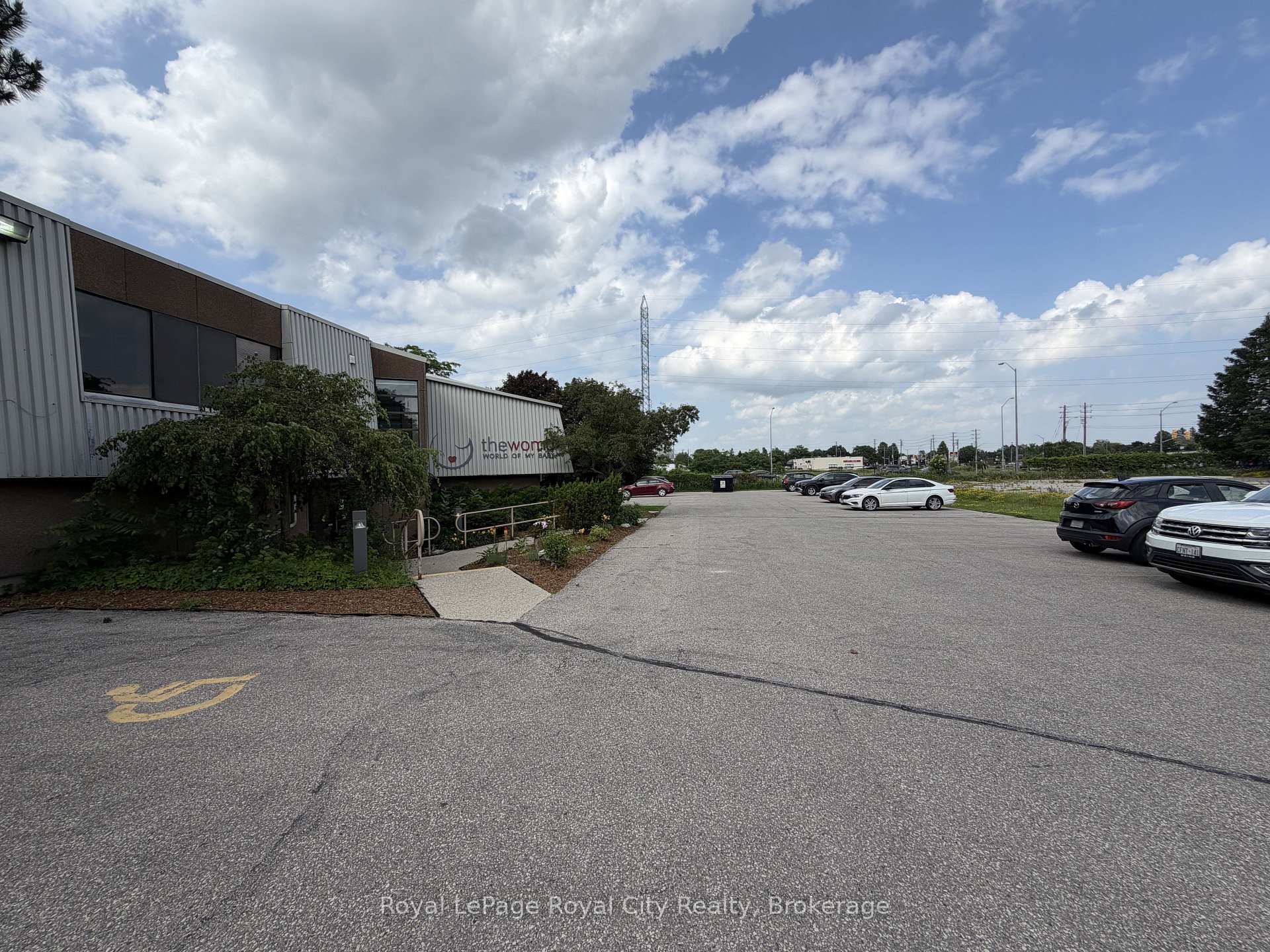 15 Lewis Road 200, Guelph, ON N1H 1E9