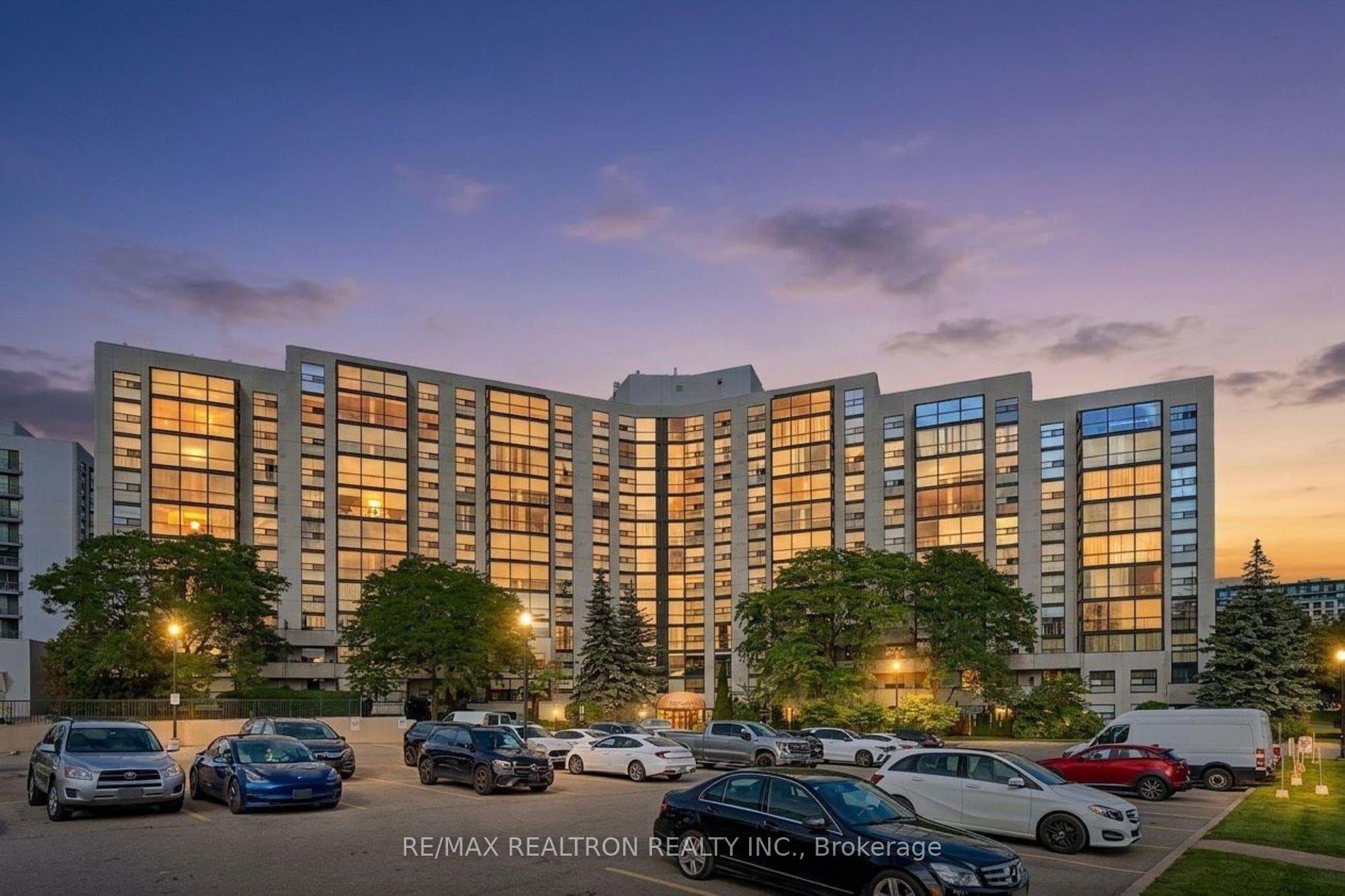 30 Harding Boulevard W 1111, Richmond Hill, ON L4C 9M3