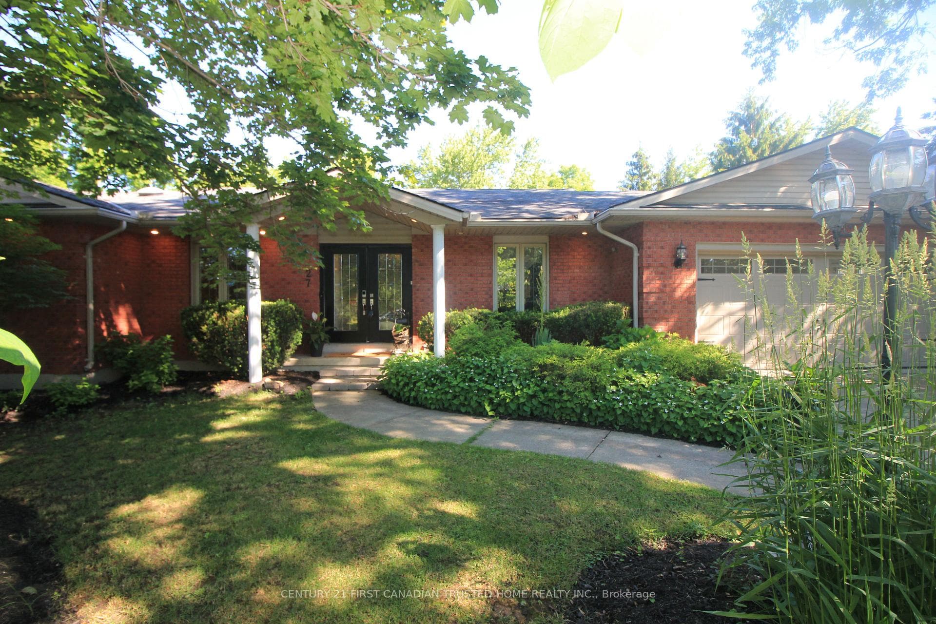 27 Croydon Drive, Middlesex Centre, ON N0M 1C0
