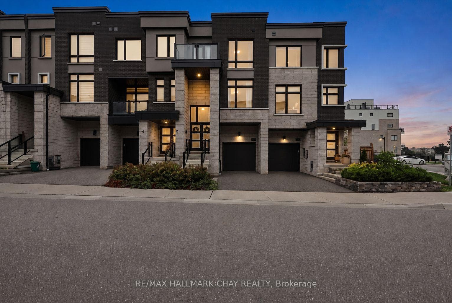 2526 Castlegate Crossing, Pickering, ON L1X 0H6