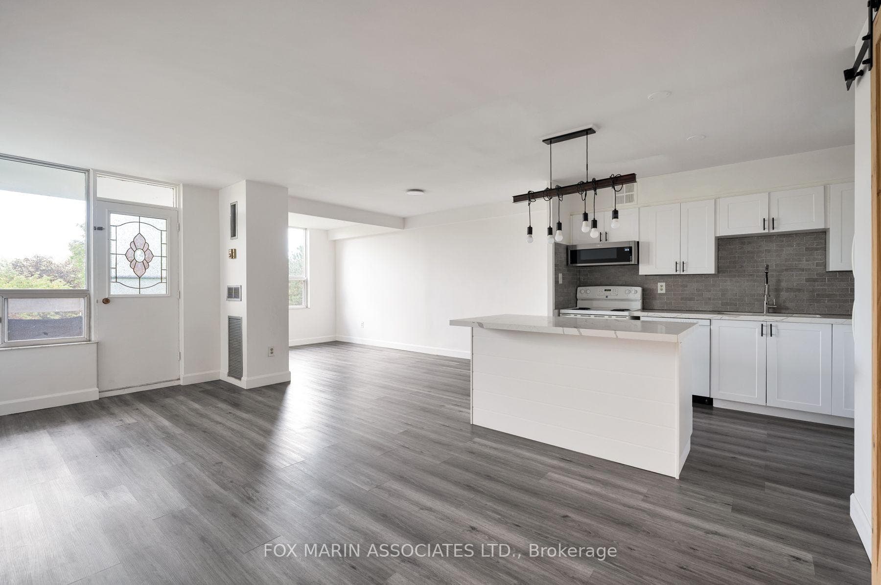 20 Edgecliff Golfway 312, Toronto, ON M3C 3A4