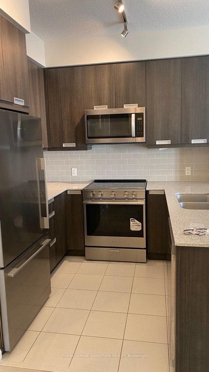 35 Watergarden Drive 2611, Mississauga, ON L5R 0G8