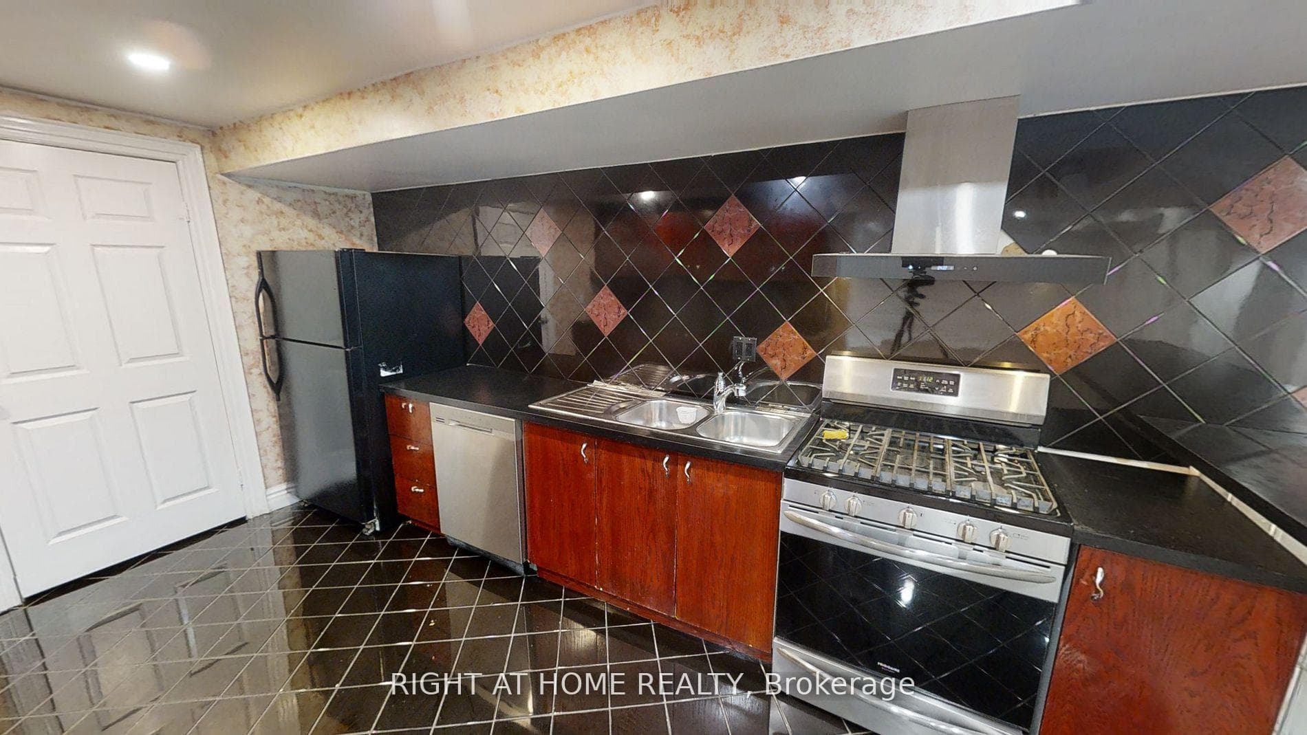 (Lower) 31 NORTHGATE Crescent E, Richmond Hill, ON L4B 2K8