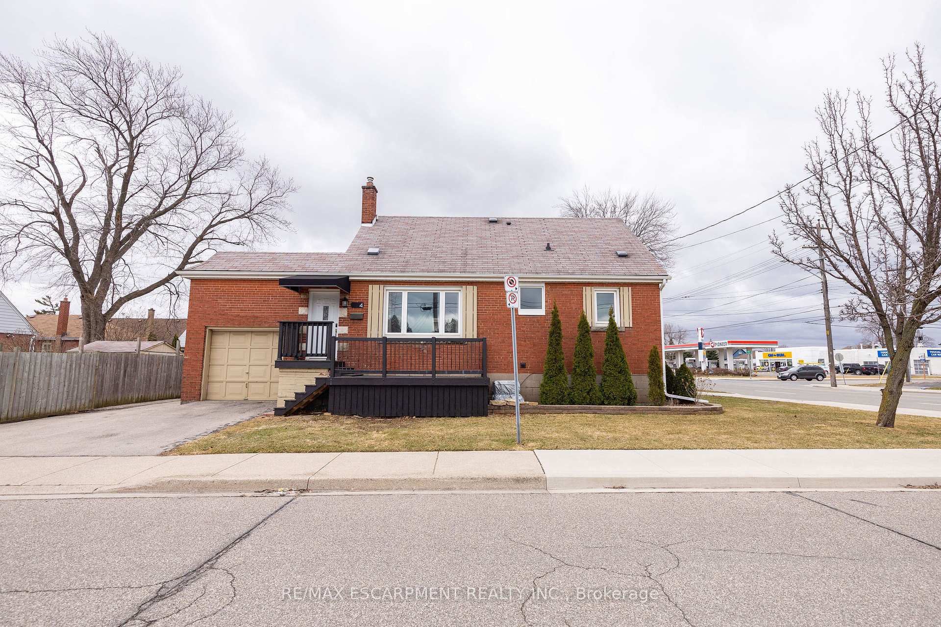 4 Sunning Hill Avenue LOWER, Hamilton, ON L8T 4Z1