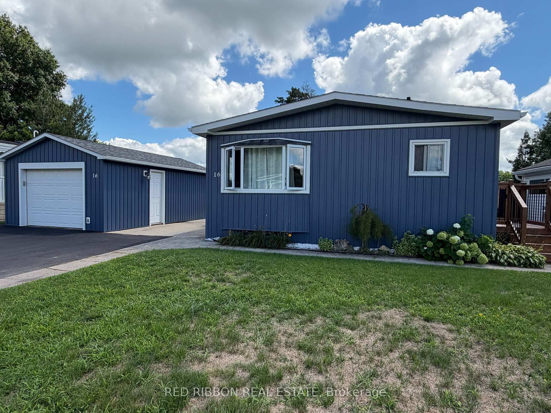 16 Velma Street, Strathroy-Caradoc, ON N7G 3L3