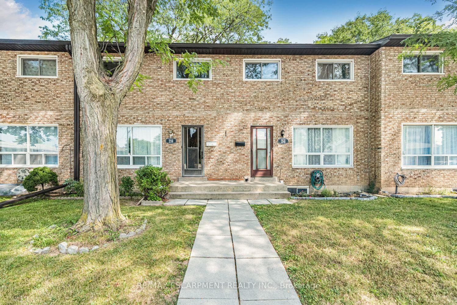 28 RIVERDALE Drive, Hamilton, ON L8E 1J8