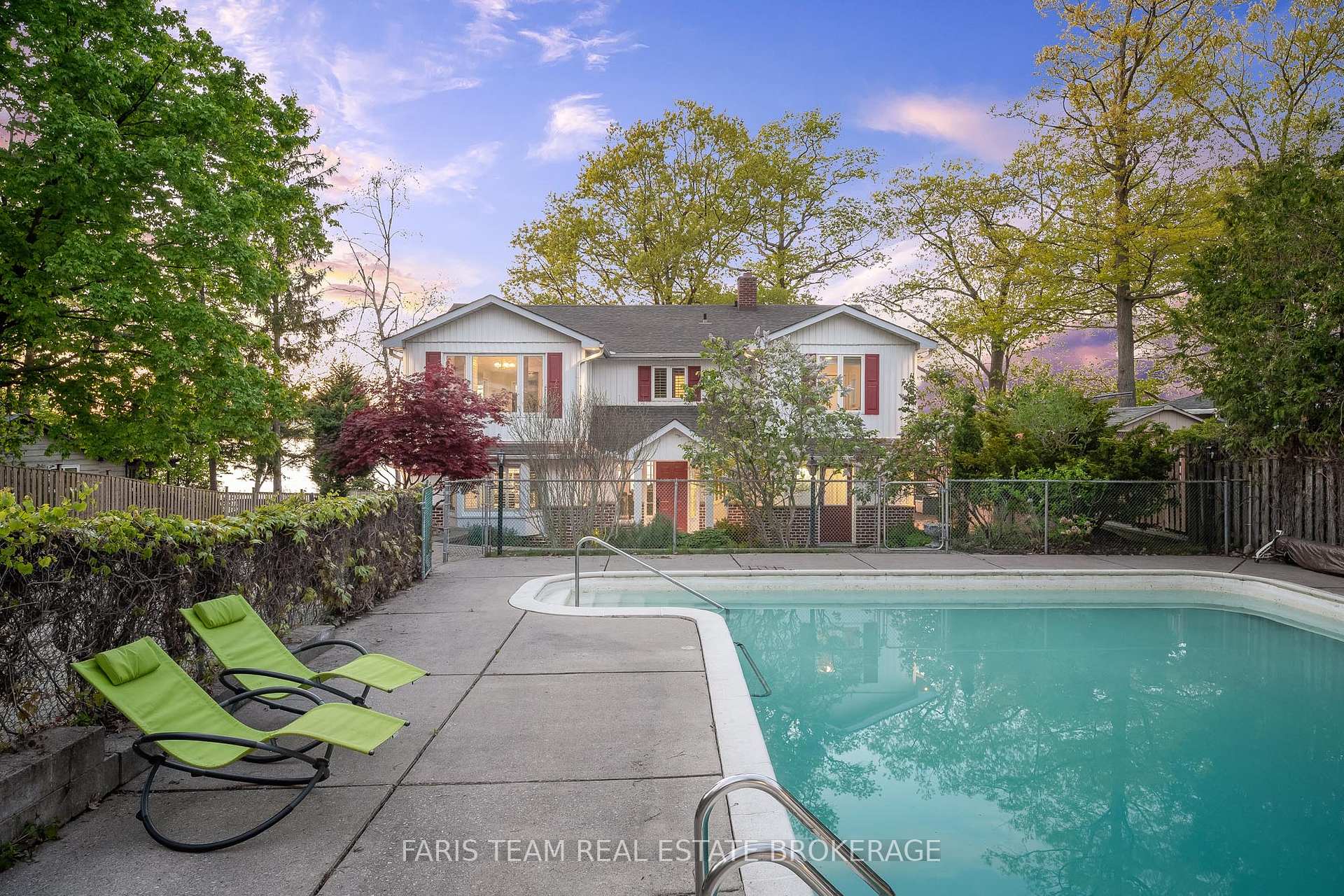 10 White Oaks Road, Barrie, ON L4N 4C1