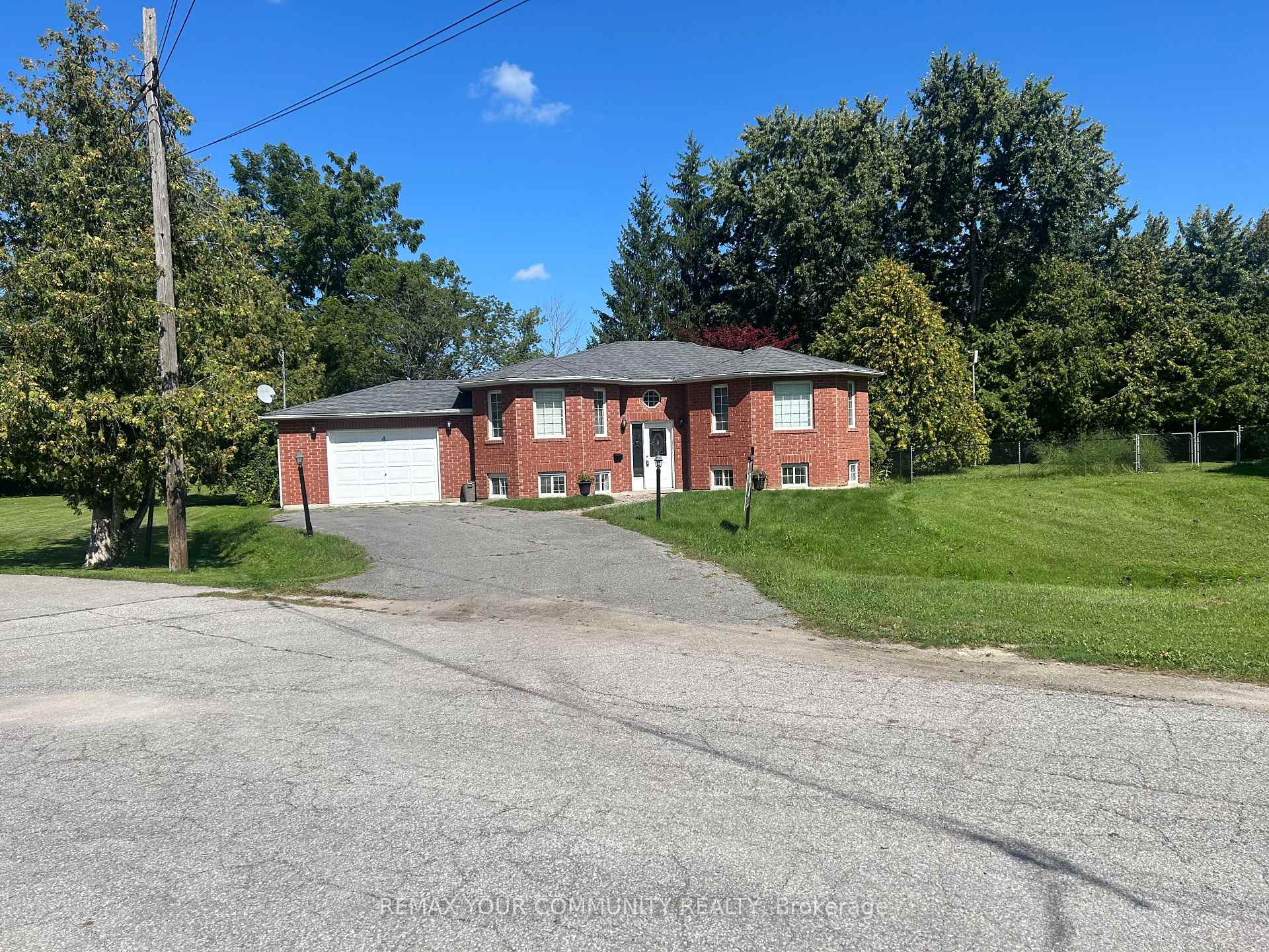 4 Bay Court, Georgina, ON L4P 1B3