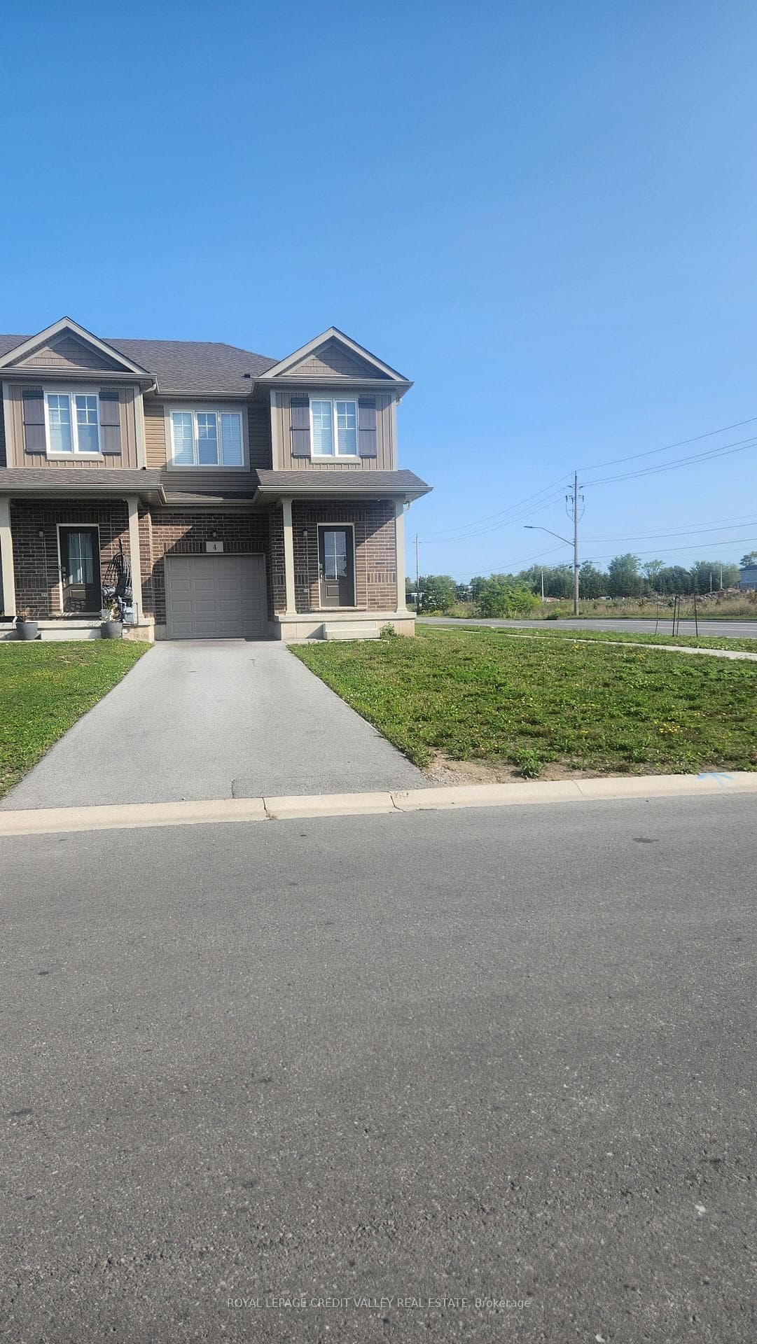 4 Sycamore Street, Welland, ON L3C 0H8