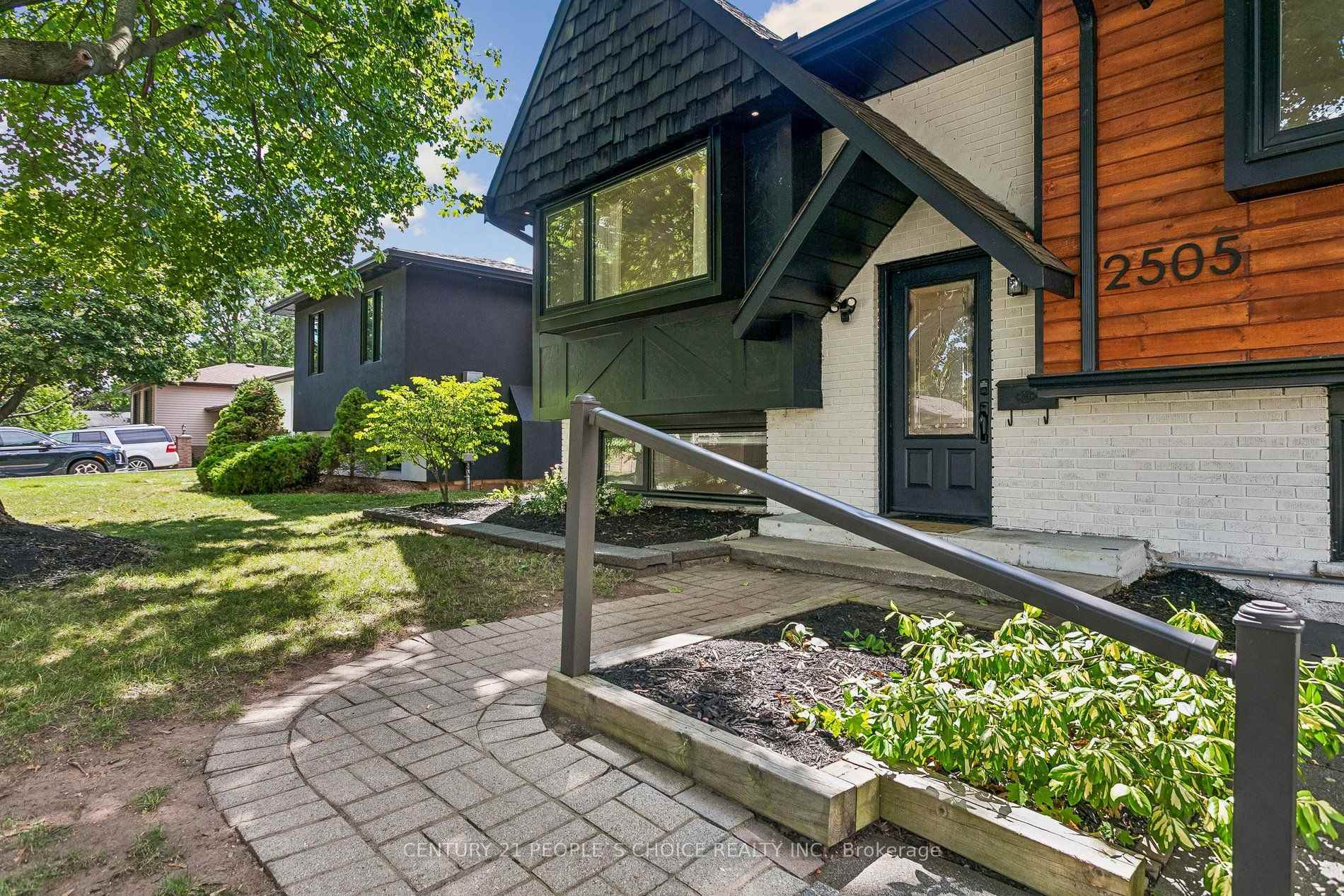 2505 Yarmouth Crescent, Oakville, ON L6L 2M9