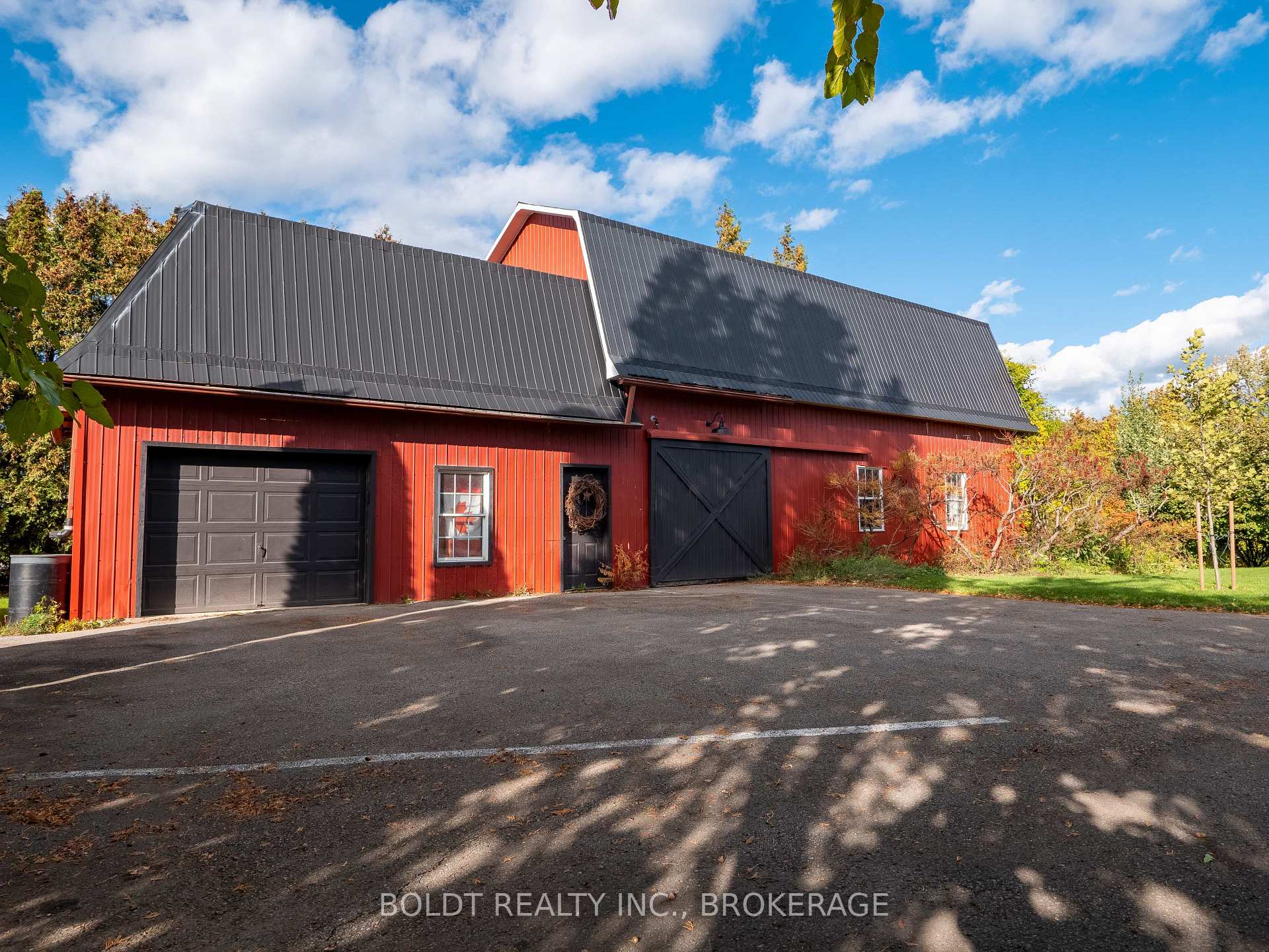326 Lakeshore Road, Niagara-on-the-Lake, ON L0S 1J0