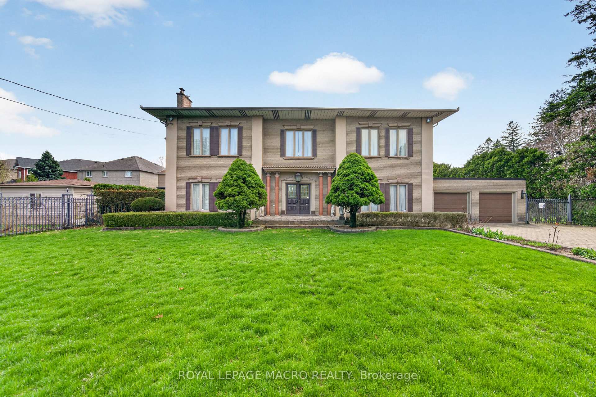 213 Stone Church Road W, Hamilton, ON L9B 1A2