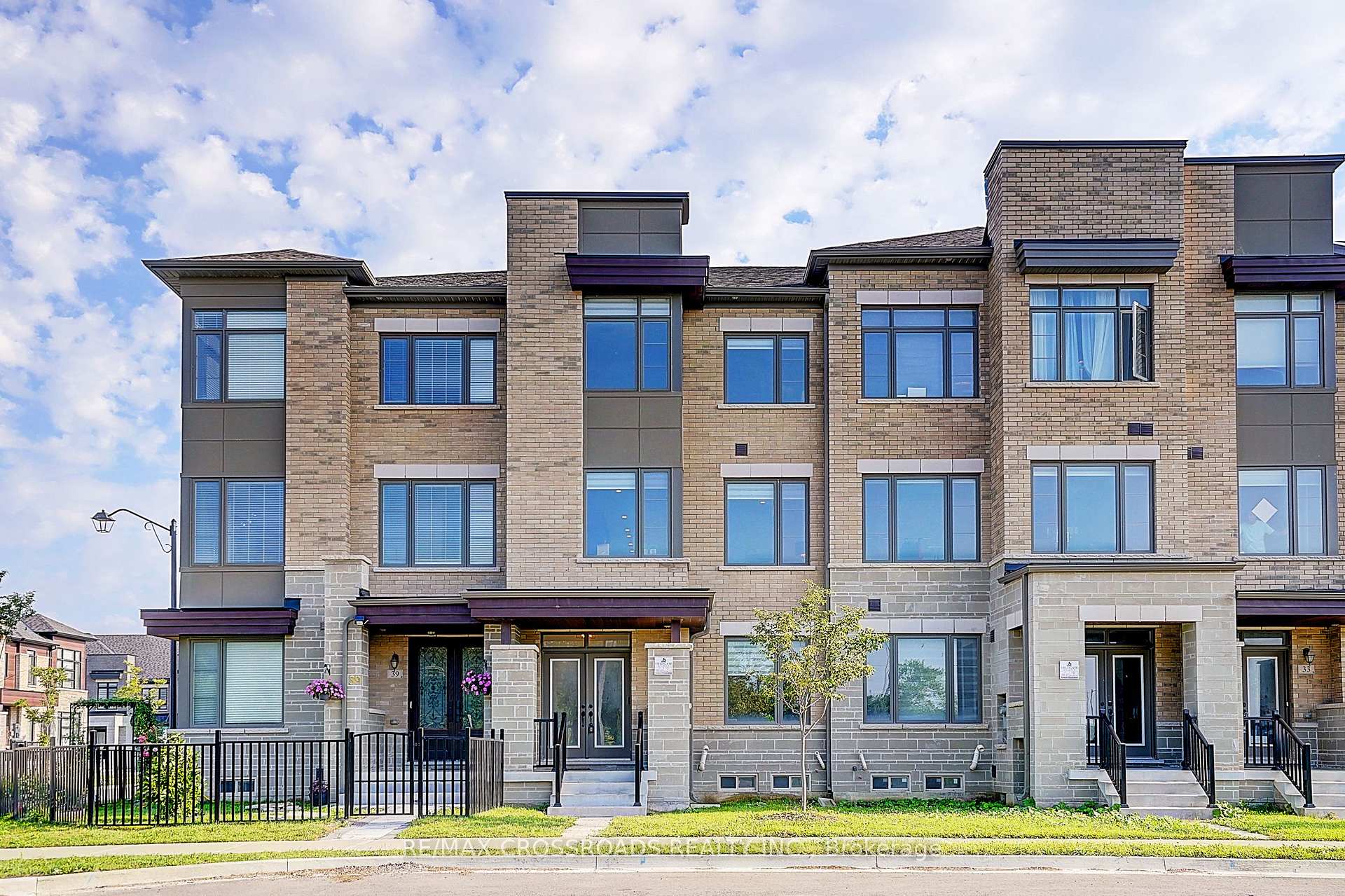 37 Mccague Avenue, Richmond Hill, ON L4S 0J4