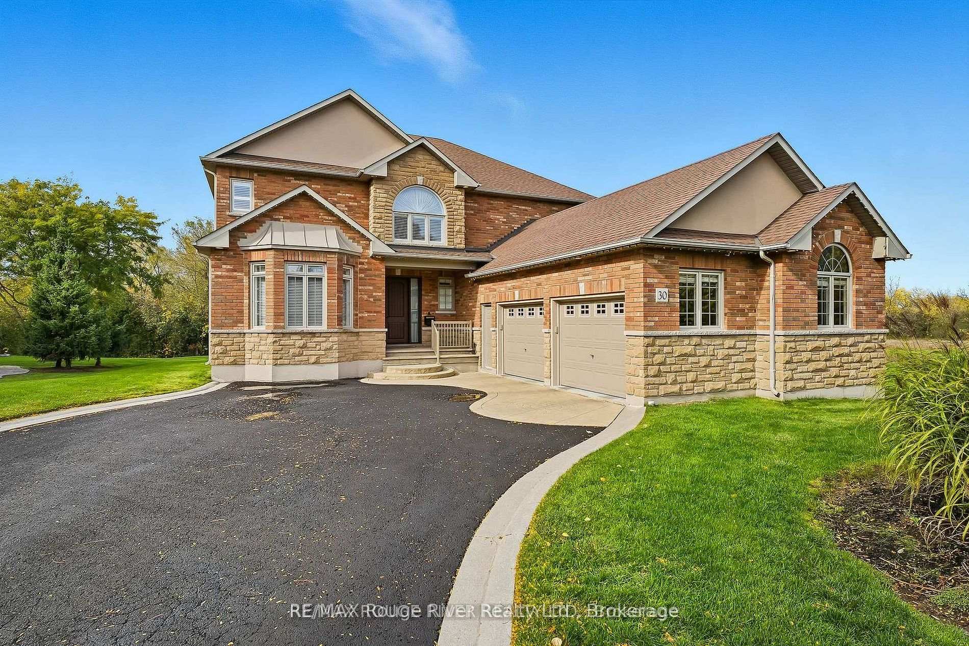 30 Hanover Court, Whitby, ON L1N 7J2