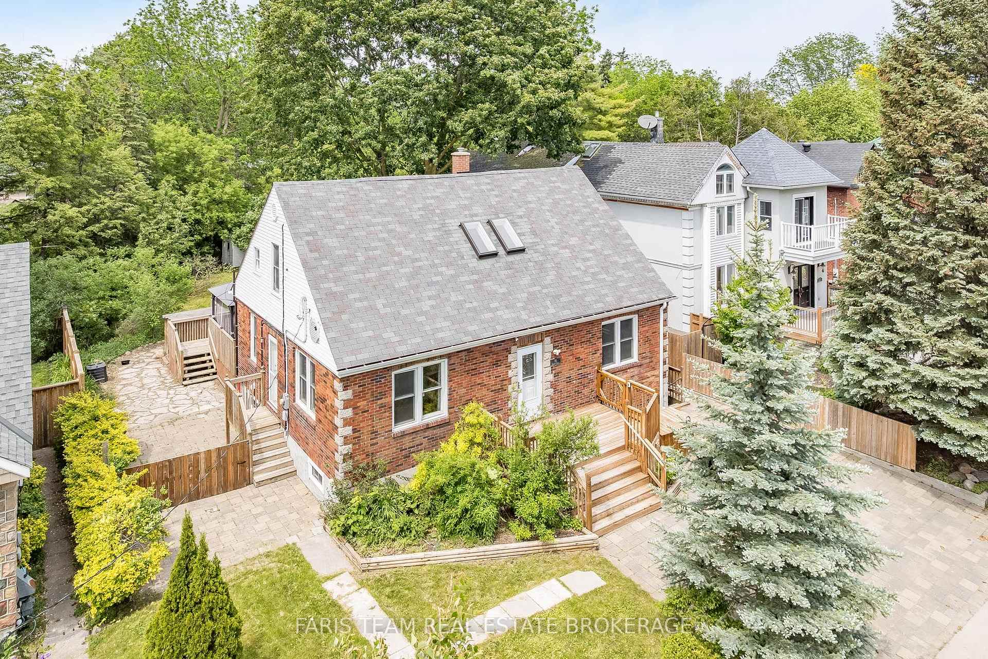 18 Holgate Street, Barrie, ON L4N 2T5
