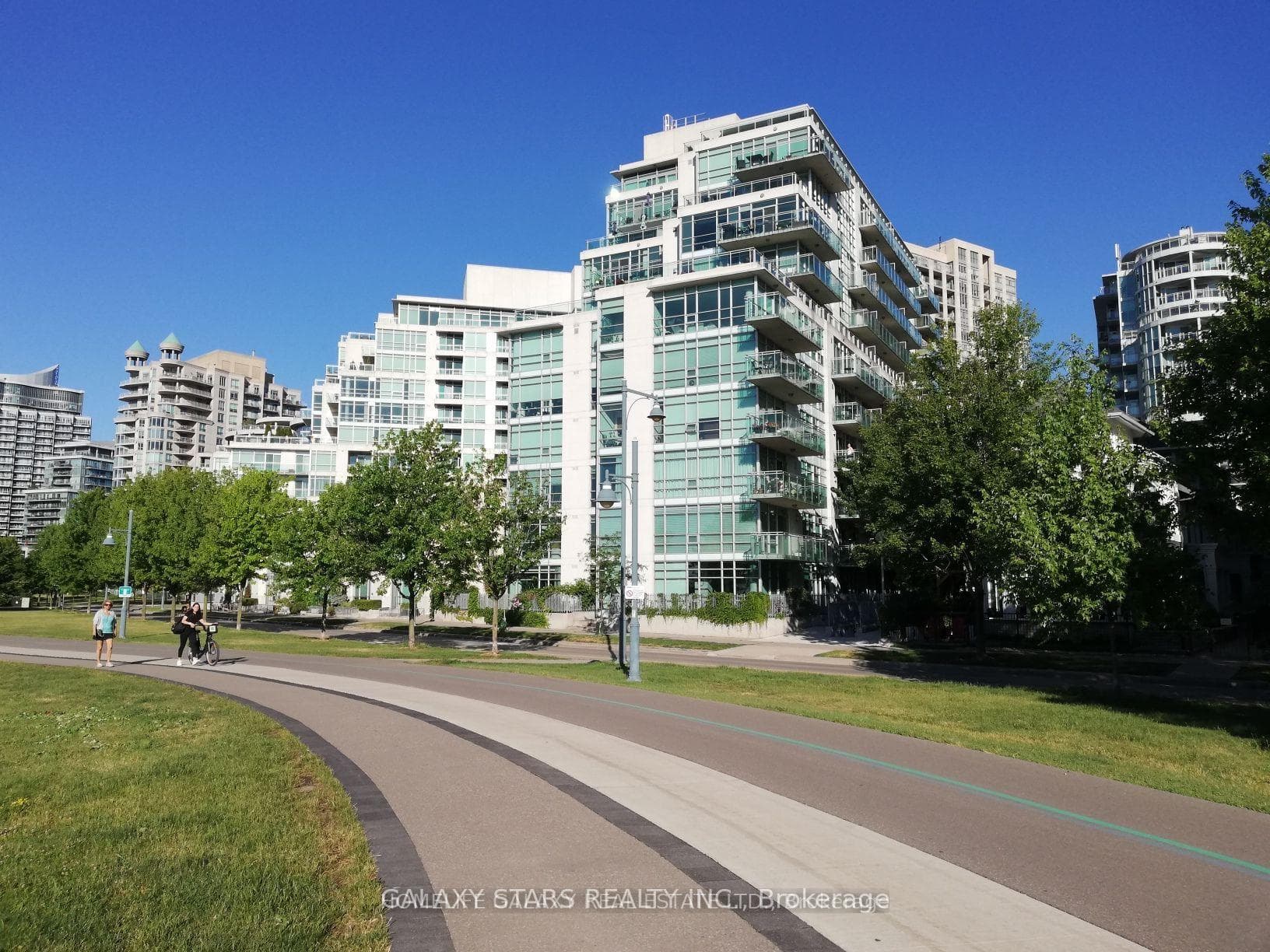 5 Marine Parade Drive 205, Toronto, ON M8V 4B4