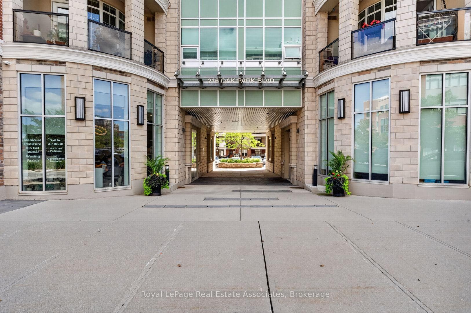 216 Oak Park Boulevard 214, Oakville, ON L6H 7S8