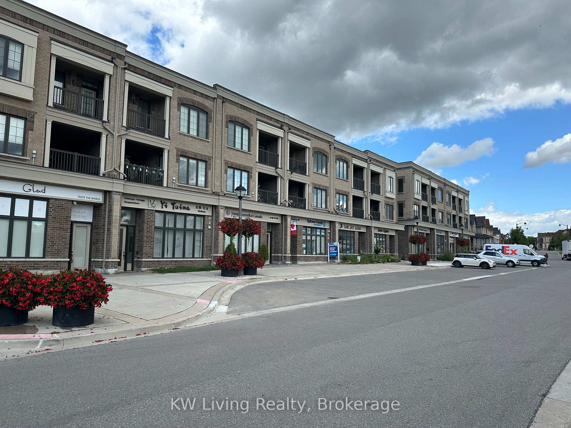 8 Nipigon Avenue, Markham, ON L6C 0X7