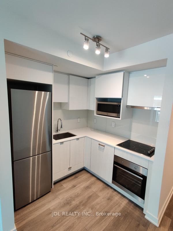 195 Redpath Avenue 814, Toronto, ON M4P 0E4