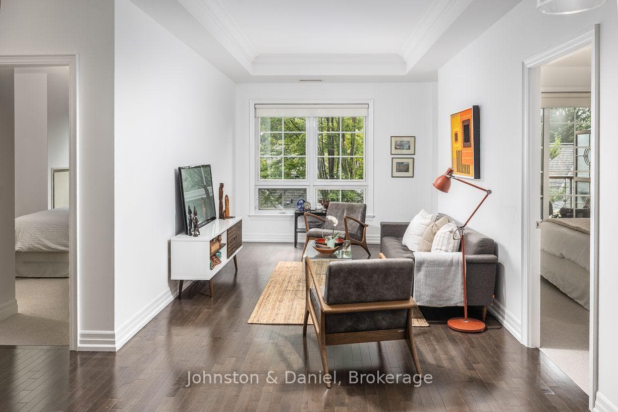 21 Burkebrook Place 325, Toronto, ON M4G 0A2