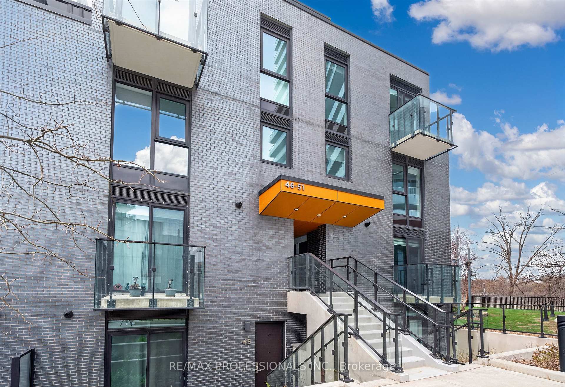 10 Brin Drive TH48, Toronto, ON M8X 0B3