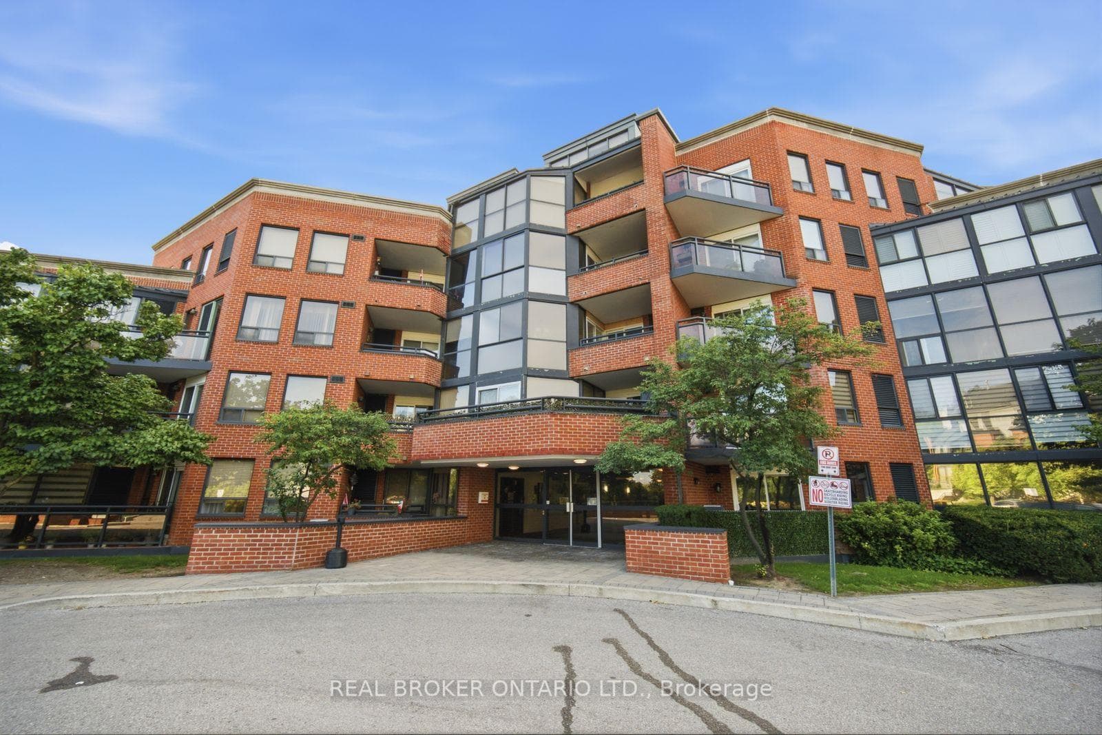 100 Arbors Lane 220, Vaughan, ON L4L 7G4