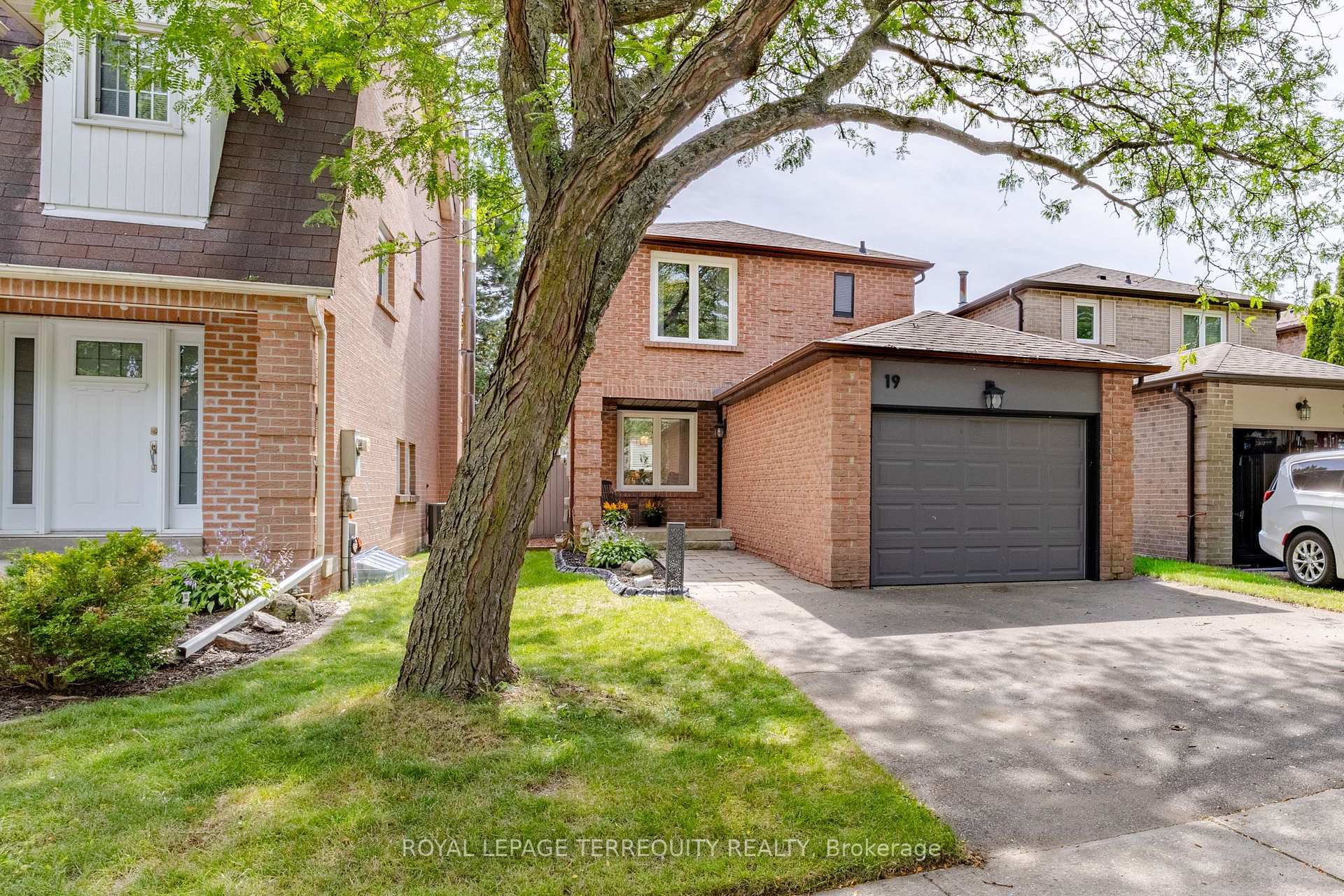 19 Brocklesby Crescent, Ajax, ON L1T 2J6