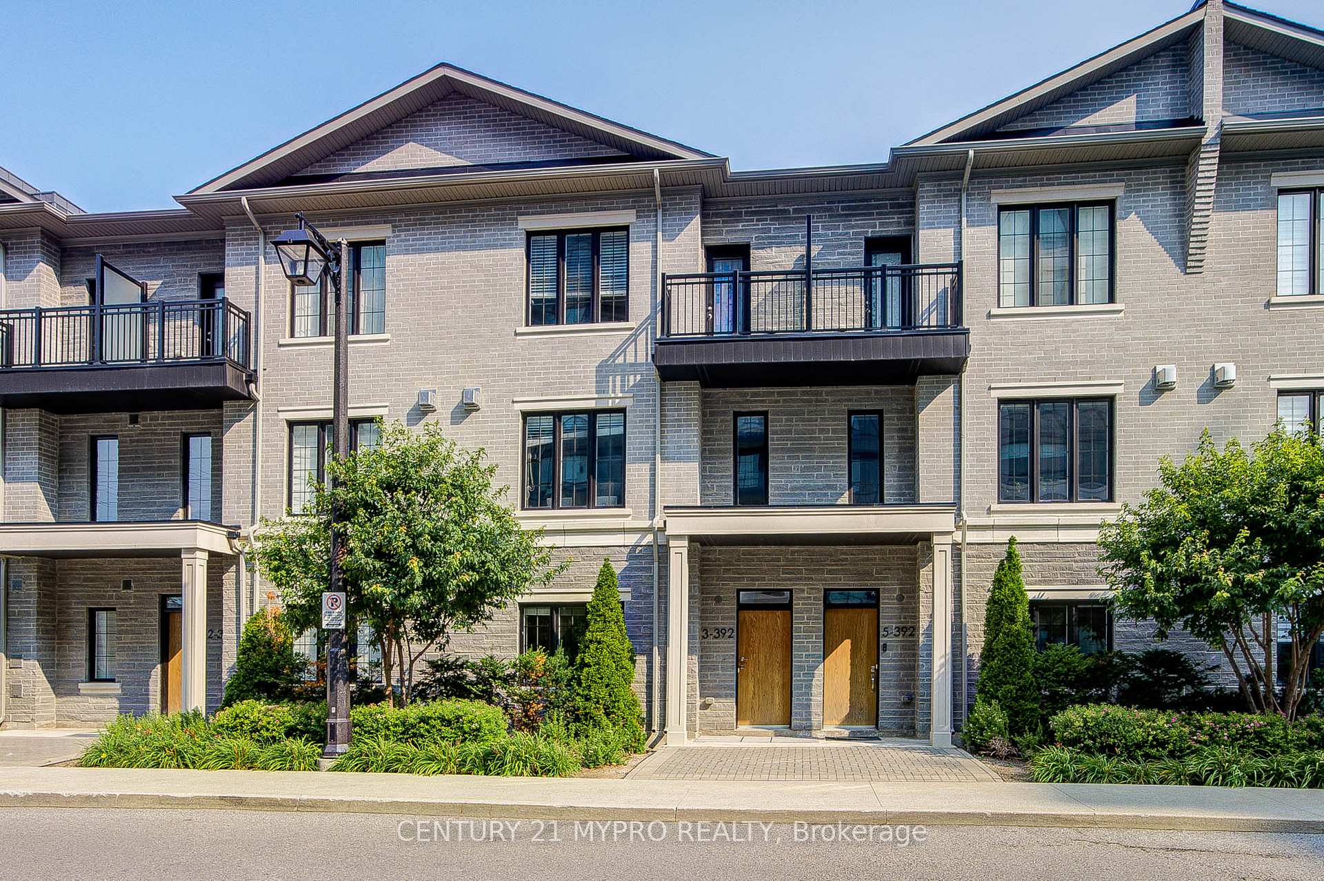 392 Highway 7 Road E TH3, Richmond Hill, ON L3B 0G5