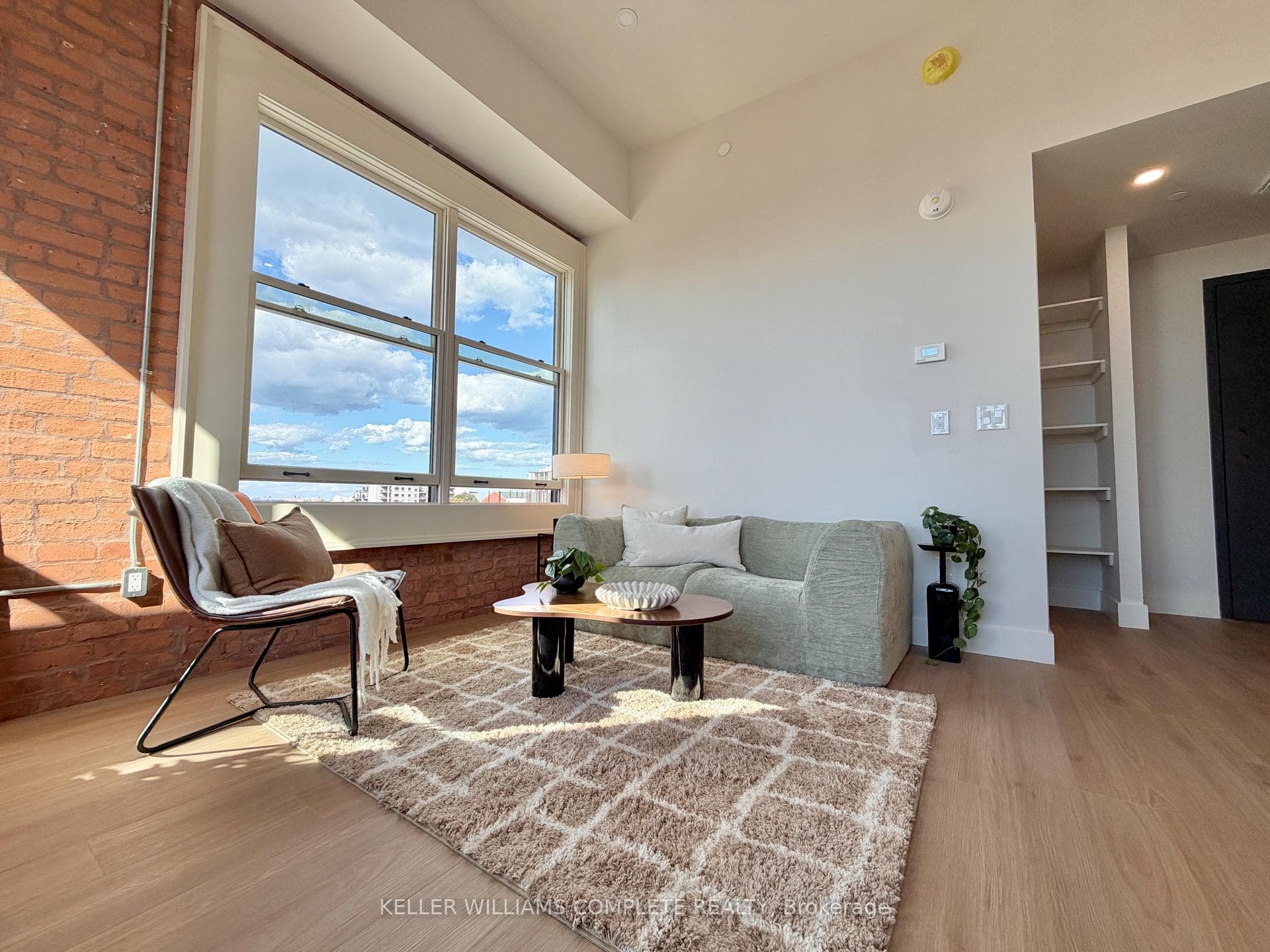 56 York Boulevard 207, Hamilton, ON L8R 0A2