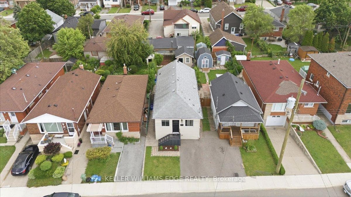 22 Delena Avenue N, Hamilton, ON L8H 6B4