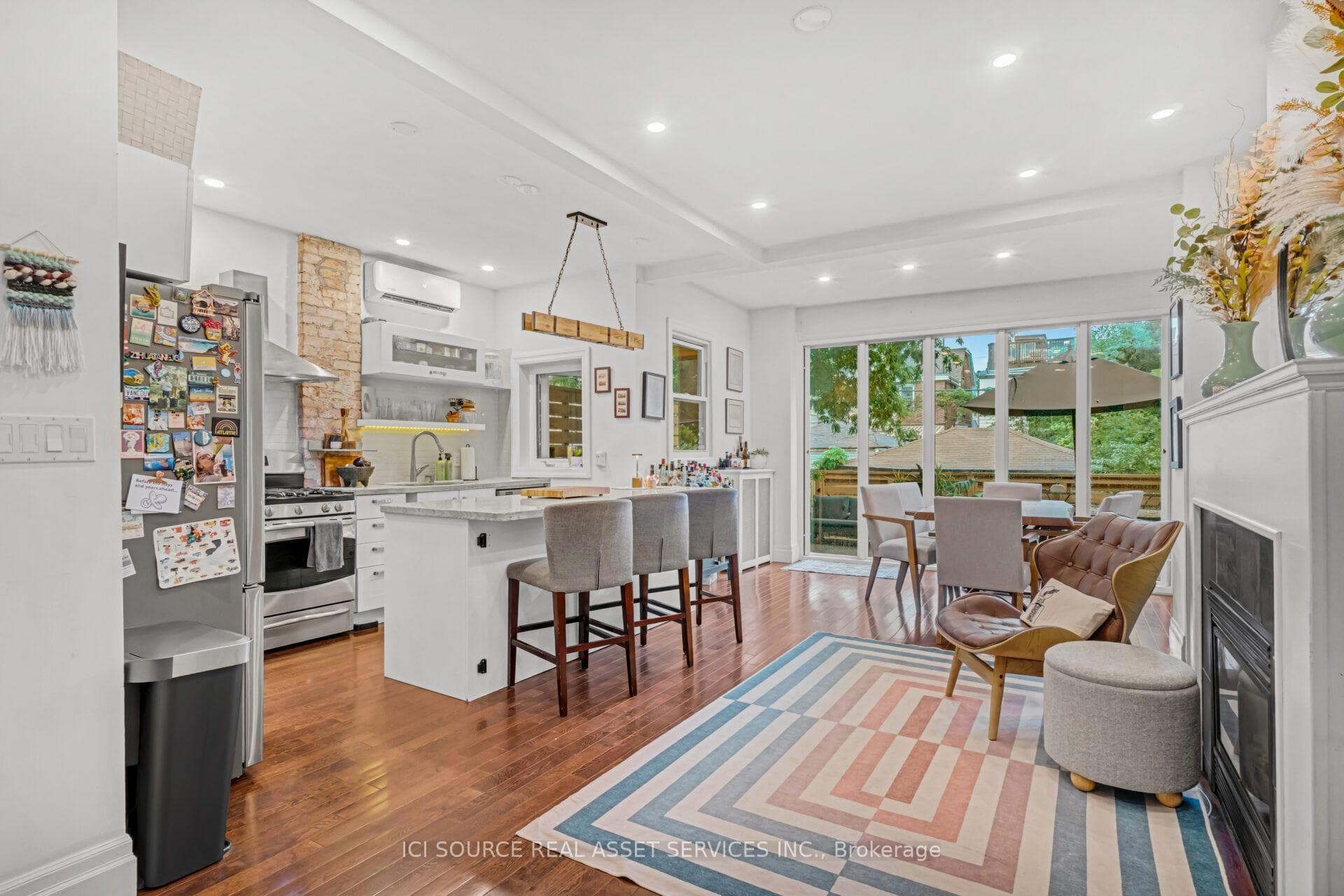 109 Northcliffe Boulevard Upper, Toronto, ON M6E 3K3