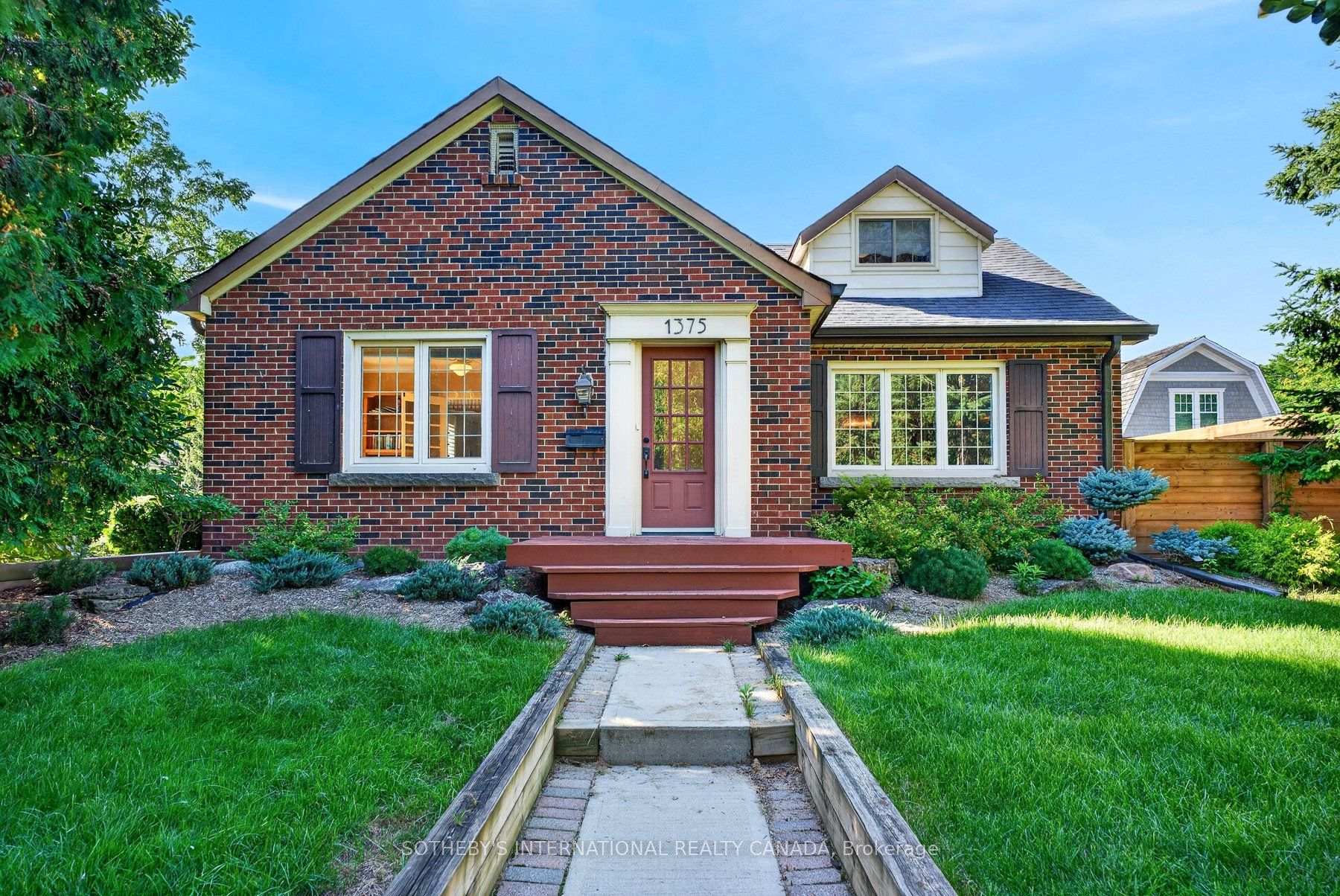 1375 Caroline Street, Burlington, ON L7S 1H5