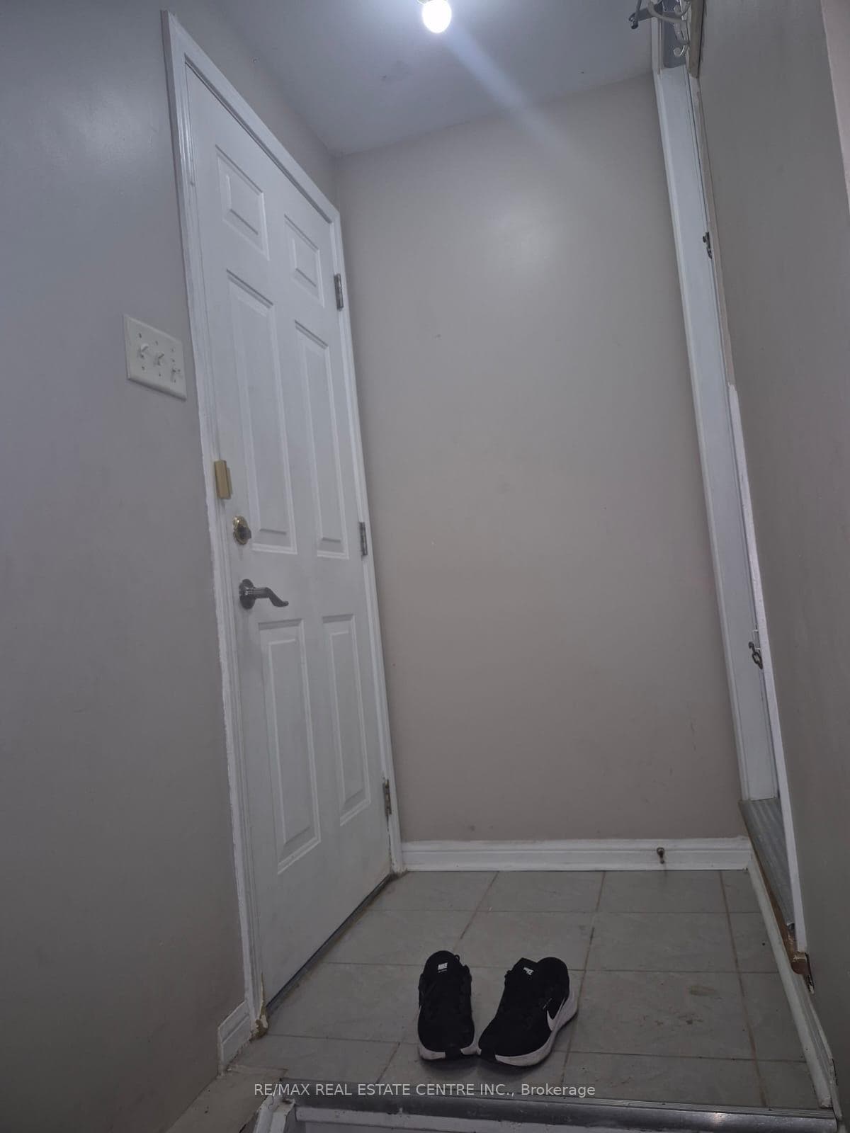 17 Millcar Drive Upper, Toronto, ON M1B 6J6