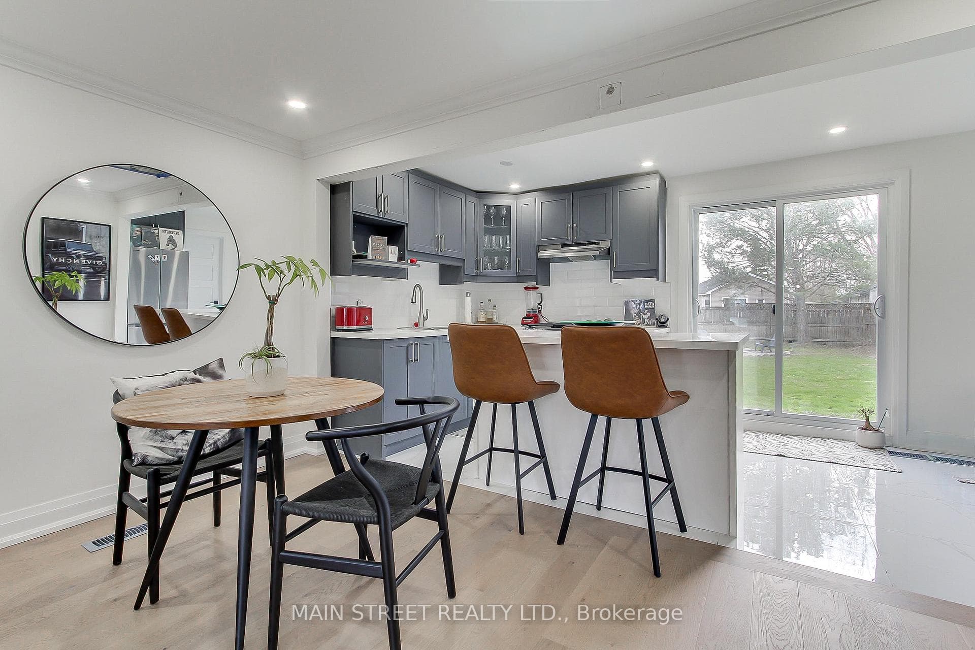 127 Woodfield Drive N, Georgina, ON L0E 1N0