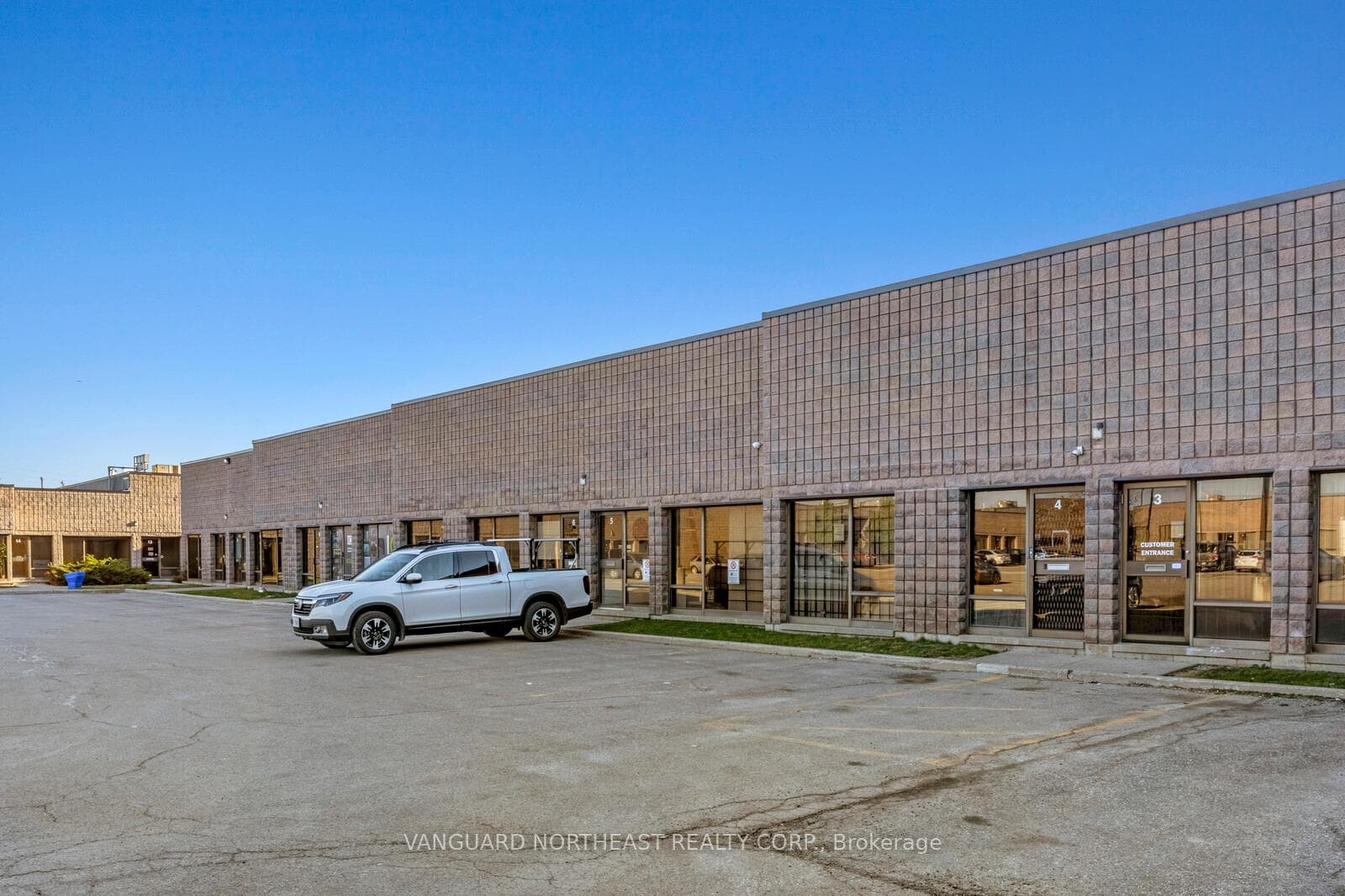 90 Nolan Court 17, Markham, ON L3R 4L9