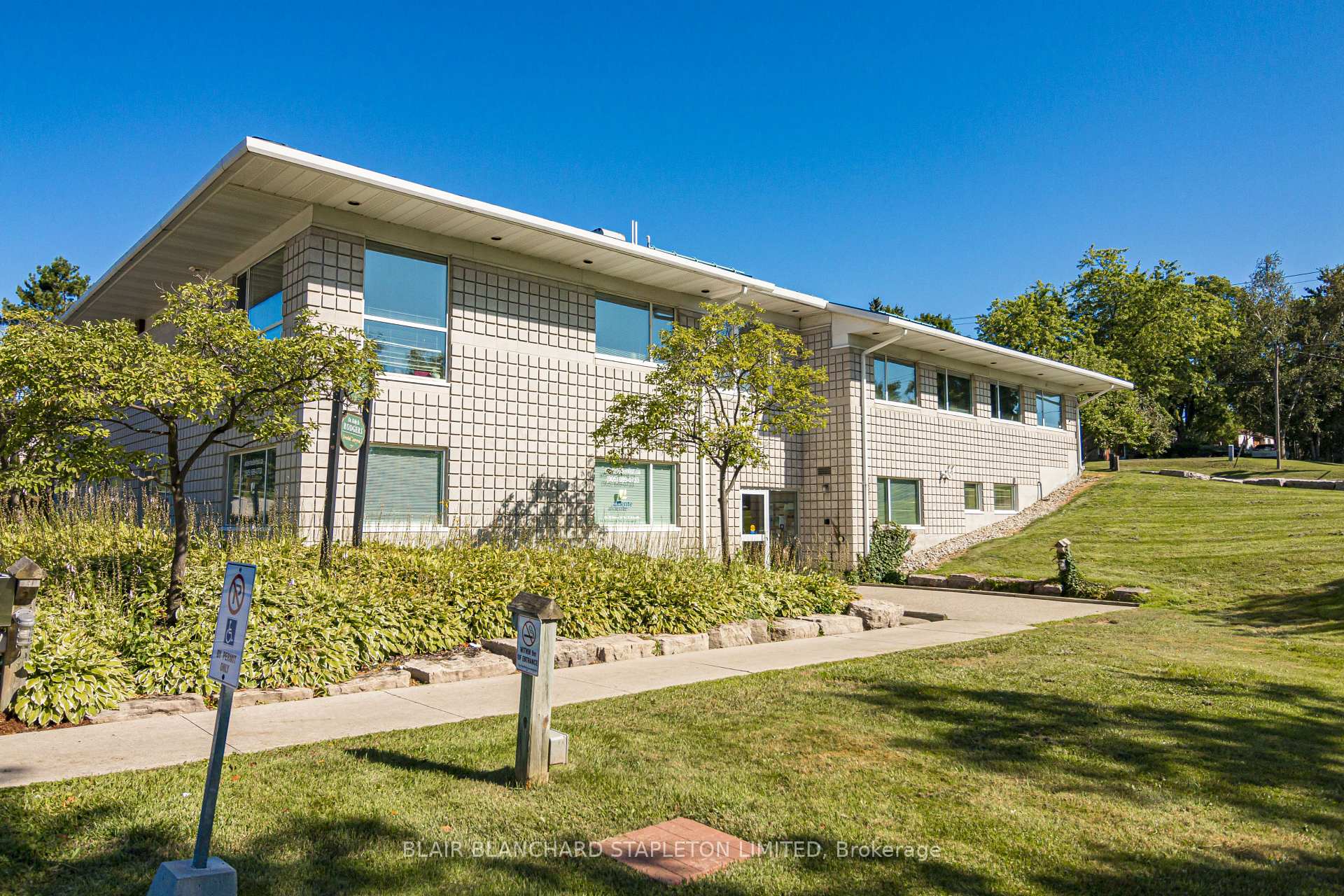 1493 Centre Road 2, Hamilton, ON L8N 2Z7