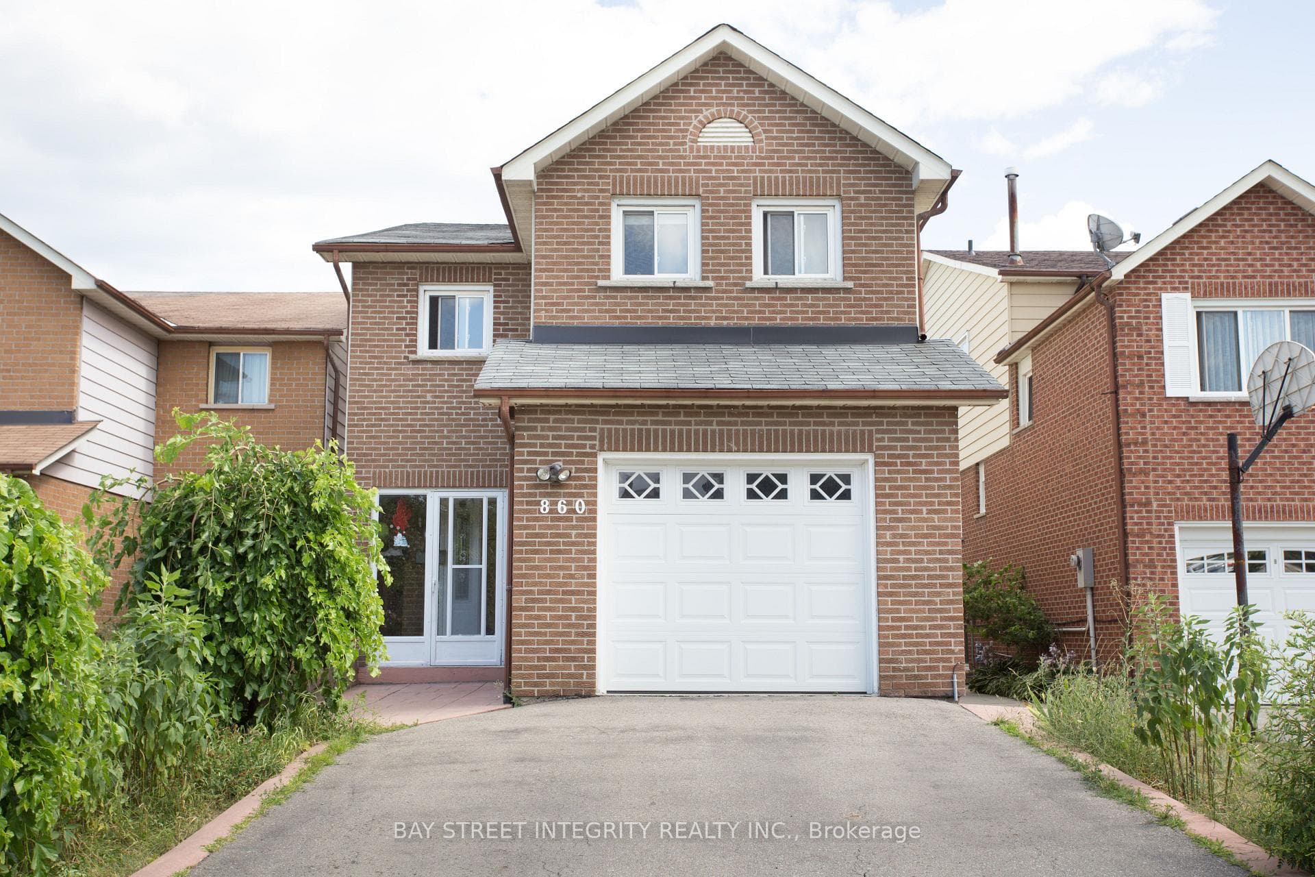 860 Messenger Meadow Drive, Mississauga, ON L5C 3T2