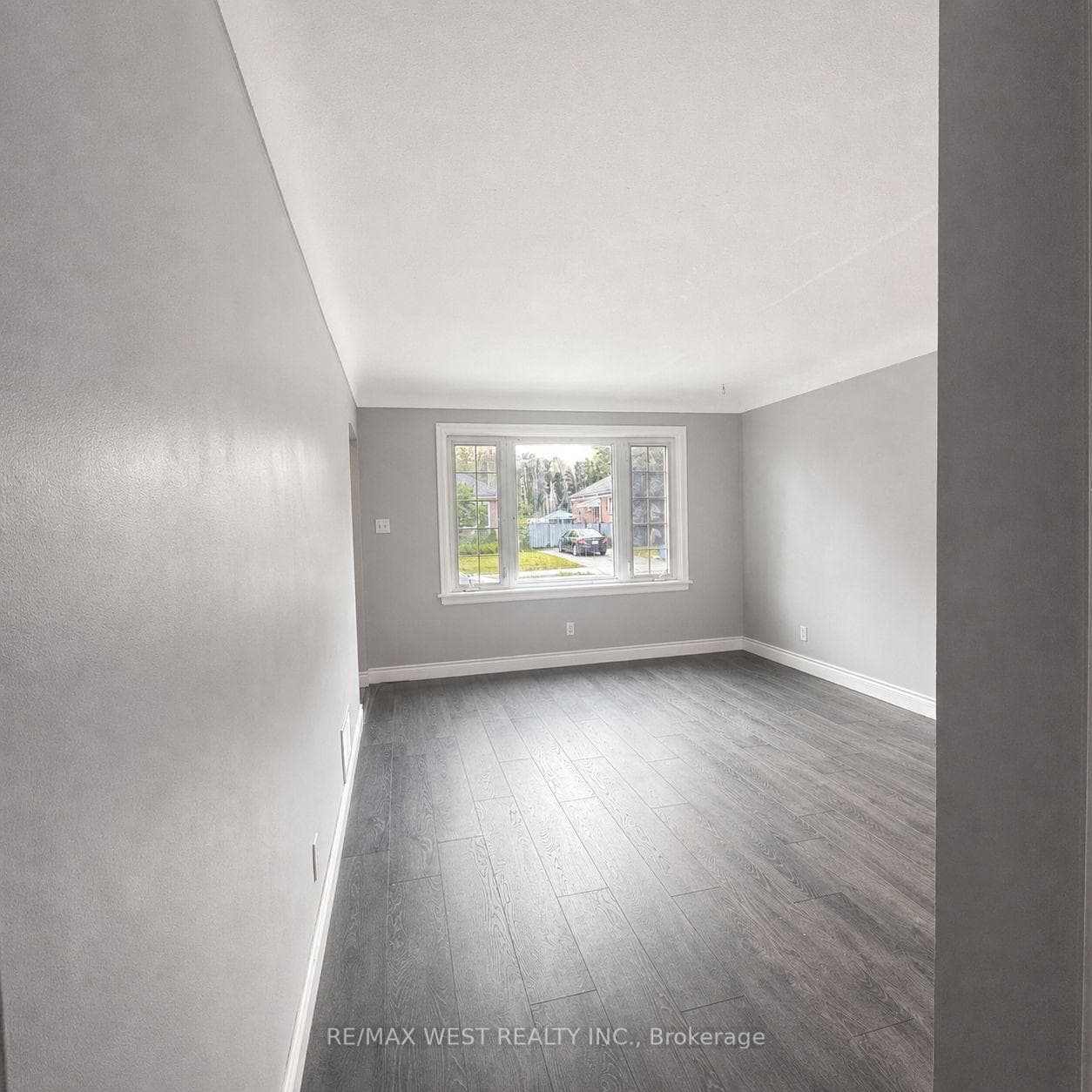 53 Shadyside Avenue Main & 2nd, Hamilton, ON L8V 3E2