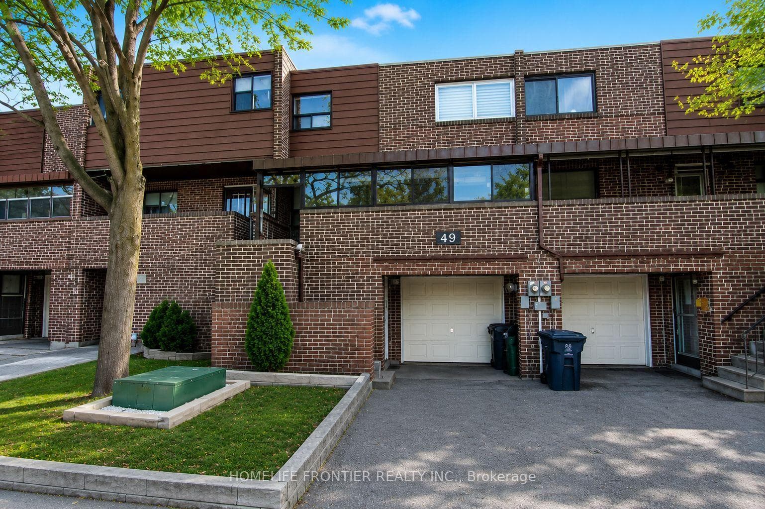 49 Red Robin Way Main and Upper Level, Toronto, ON M2R 3K6