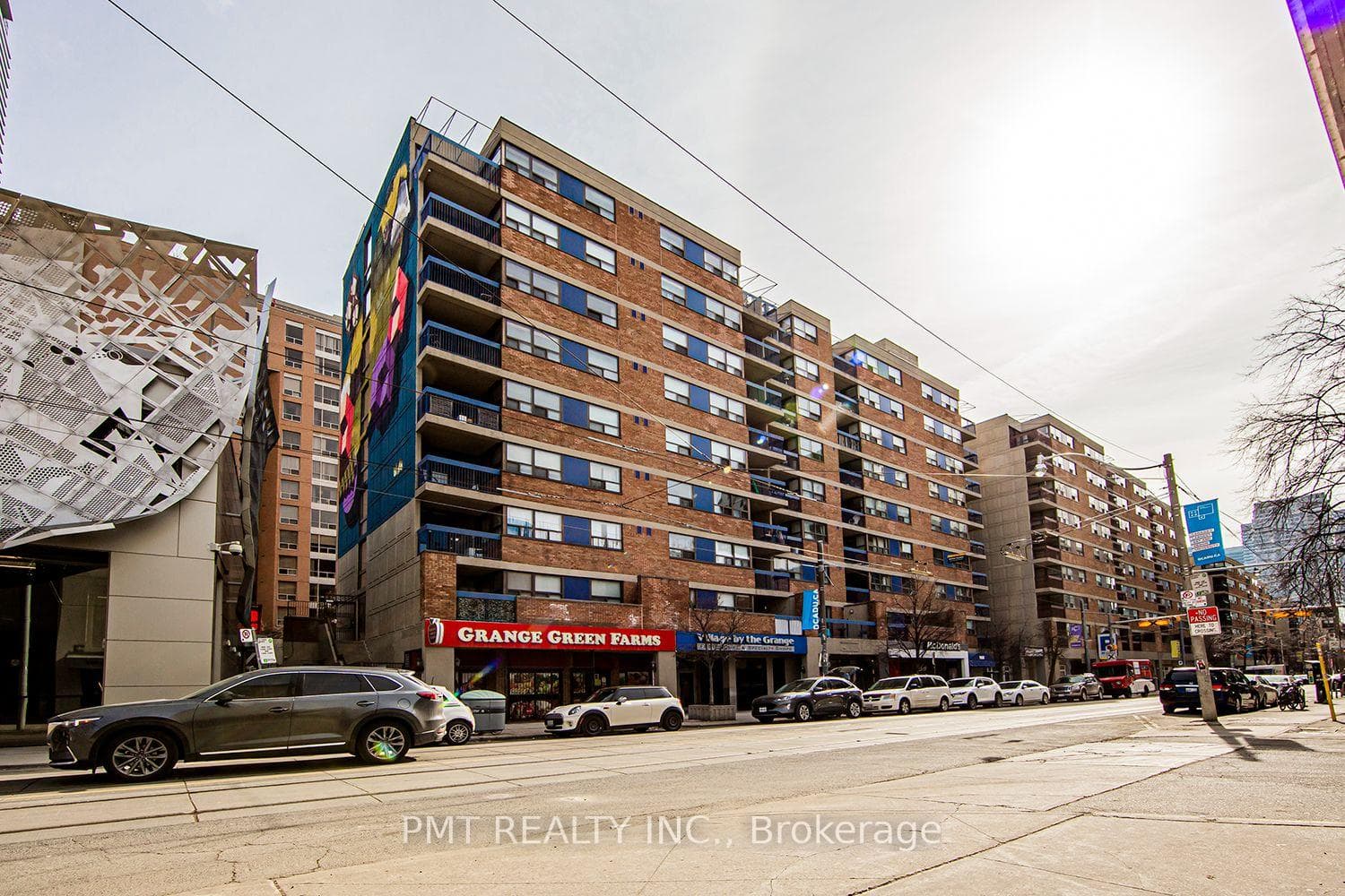 105 Mccaul Street 705, Toronto, ON M5T 2X4